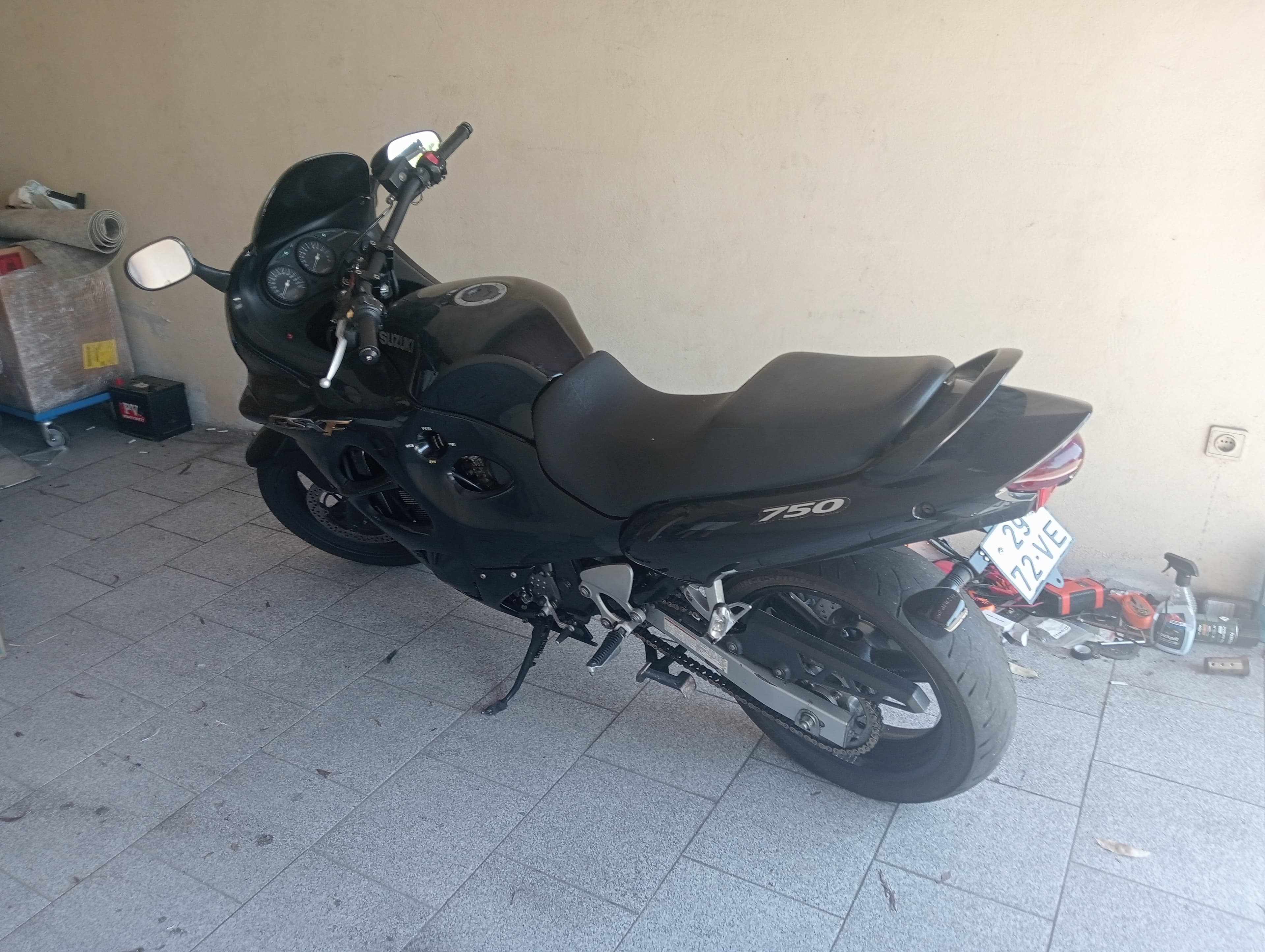 SUZUKI GSX 750F · Ano 2003 — image 2