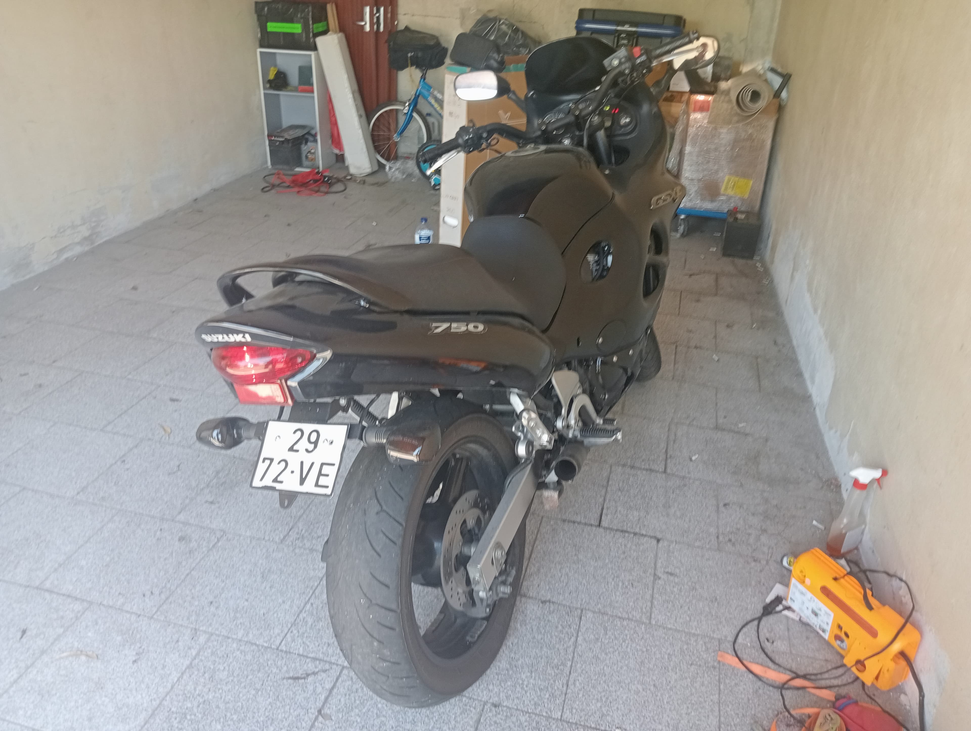 SUZUKI GSX 750F · Ano 2003 — image 4