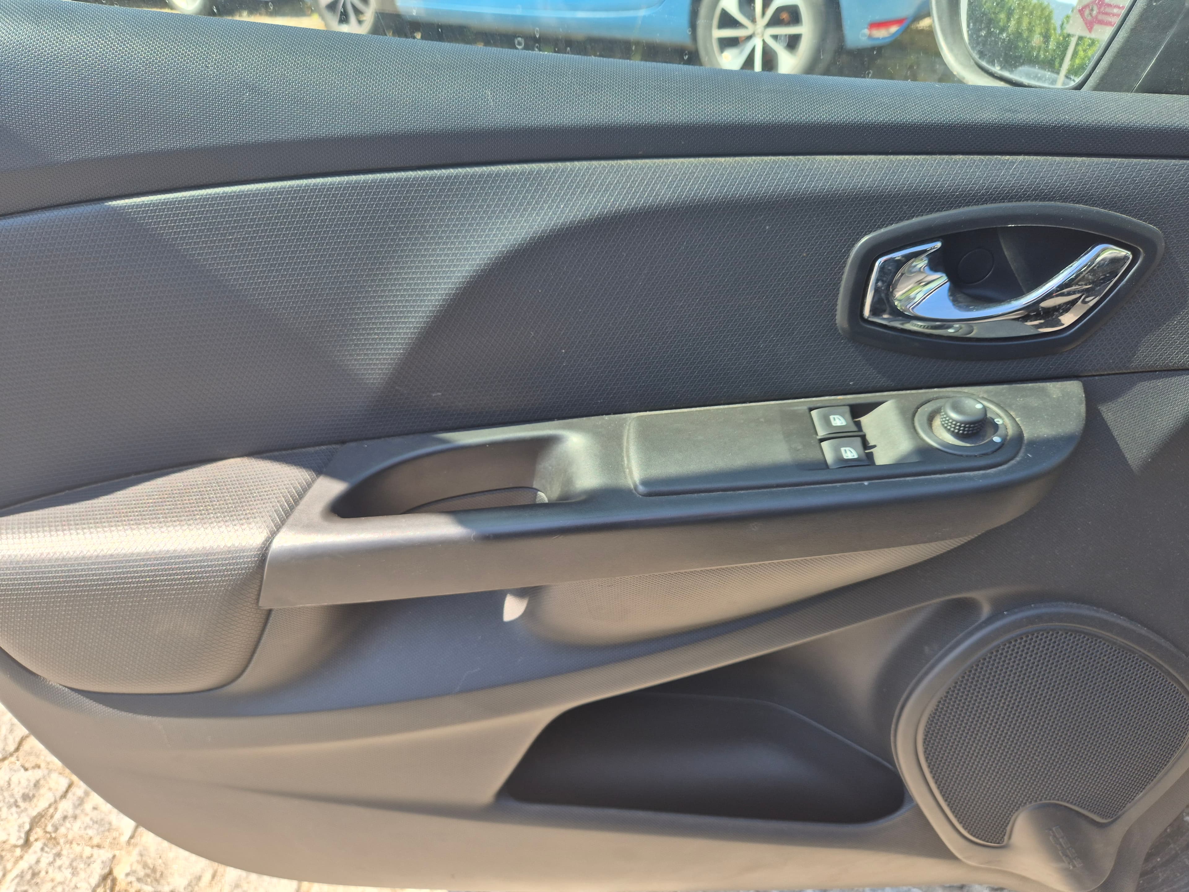 Renault Clio · Año 2015 — imagen 25