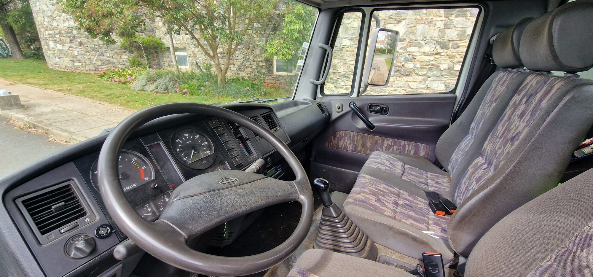 Nissan Atleon 140 — image 4