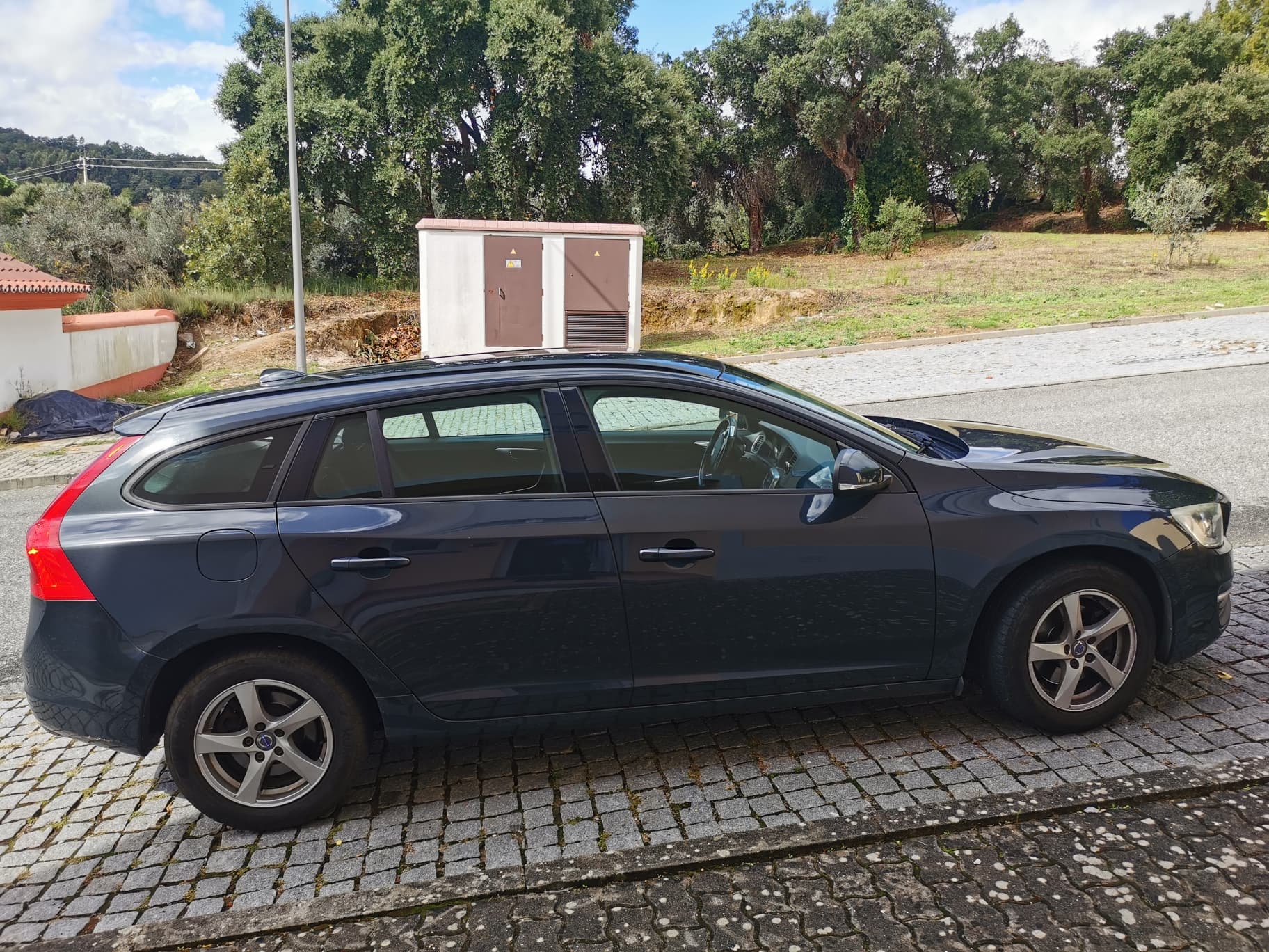 Volvo V60 2.0 D2 Momentum · Ano 2015 — imagen 3