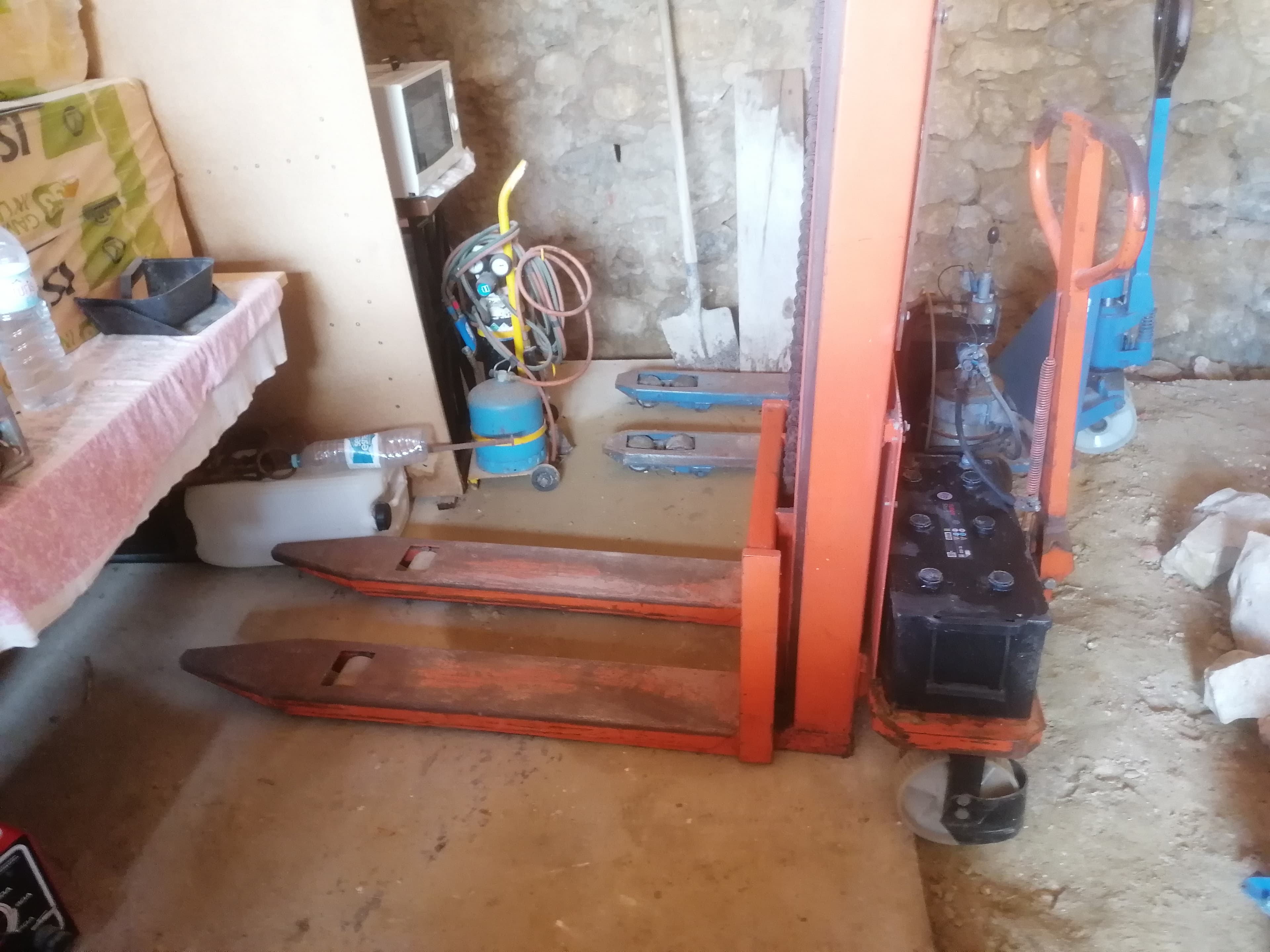 Porta Paletes elétrico com elevação