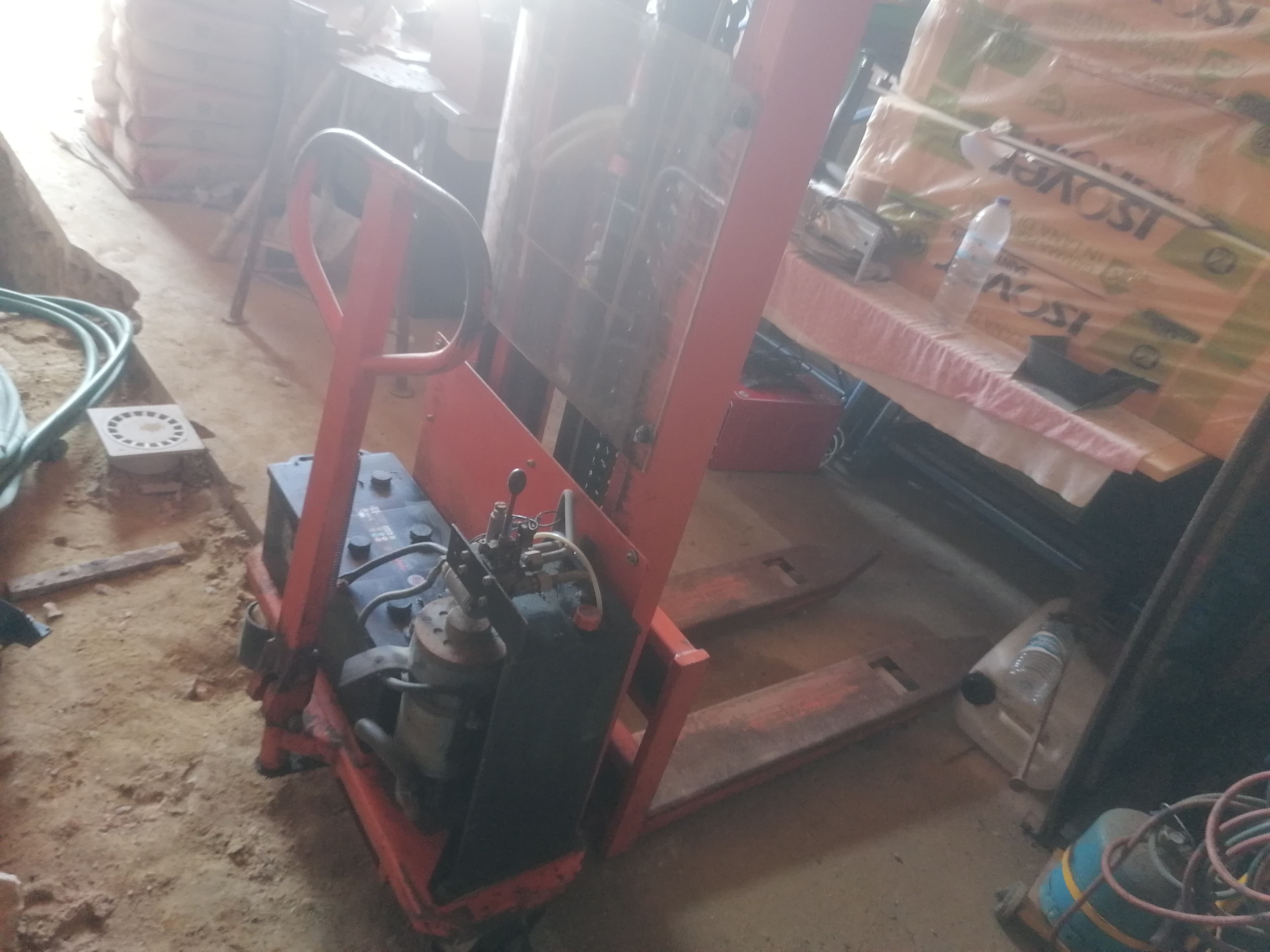 Porta Paletes elétrico com elevação — imagen 2