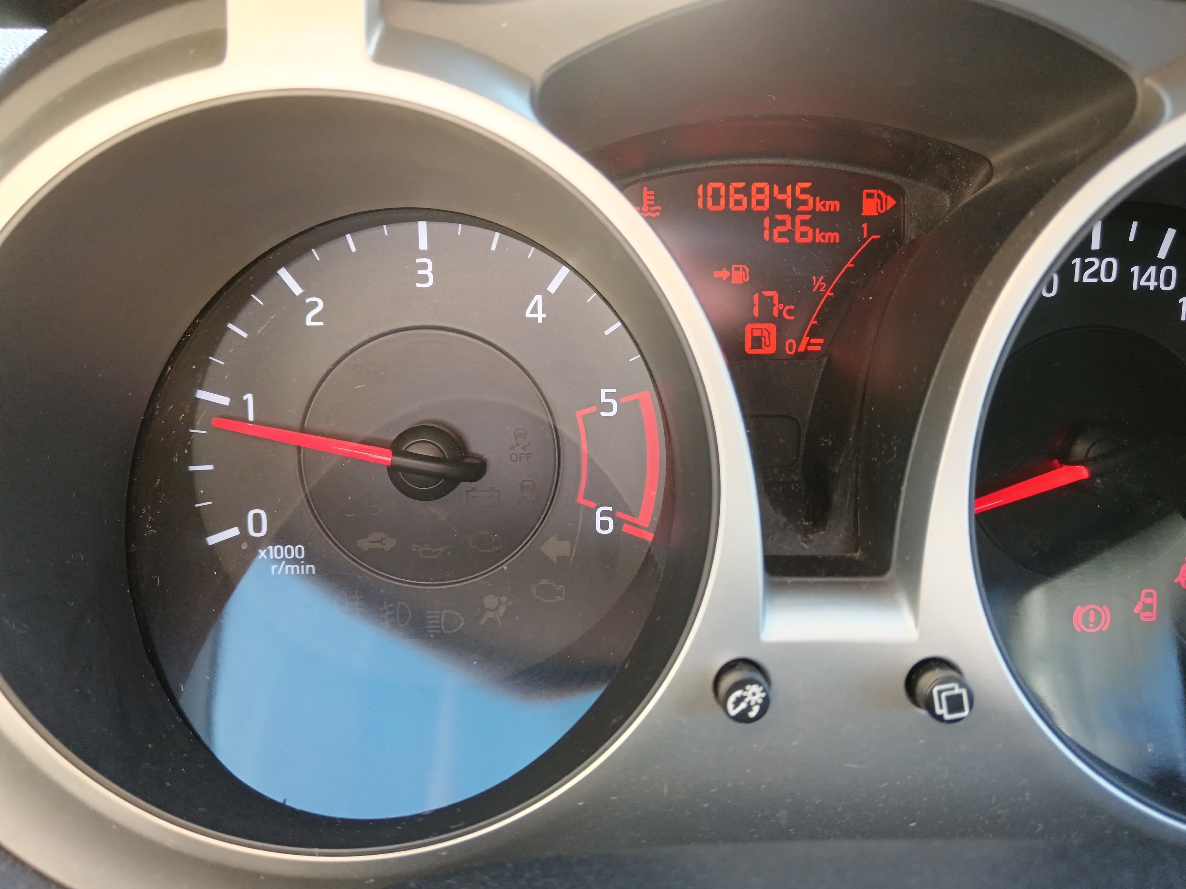 Nissan Juke · Ano 2014 — imagem 18