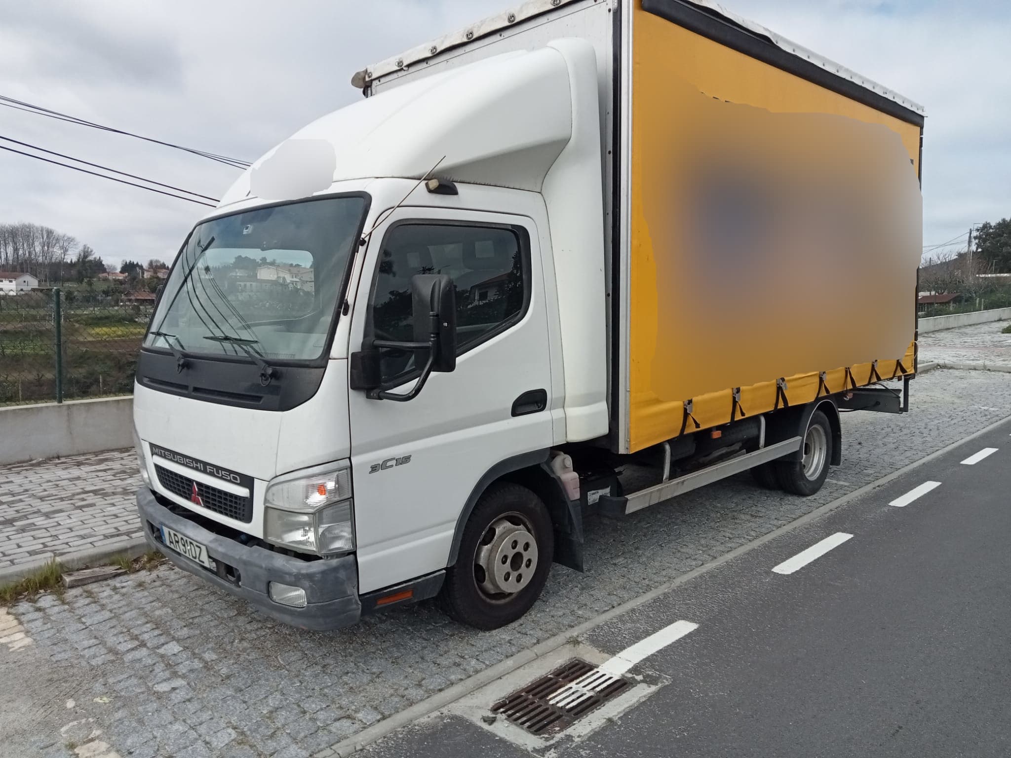 Mitsubishi Fuso Canter 3C15 · Ano 2010 — imagem 1