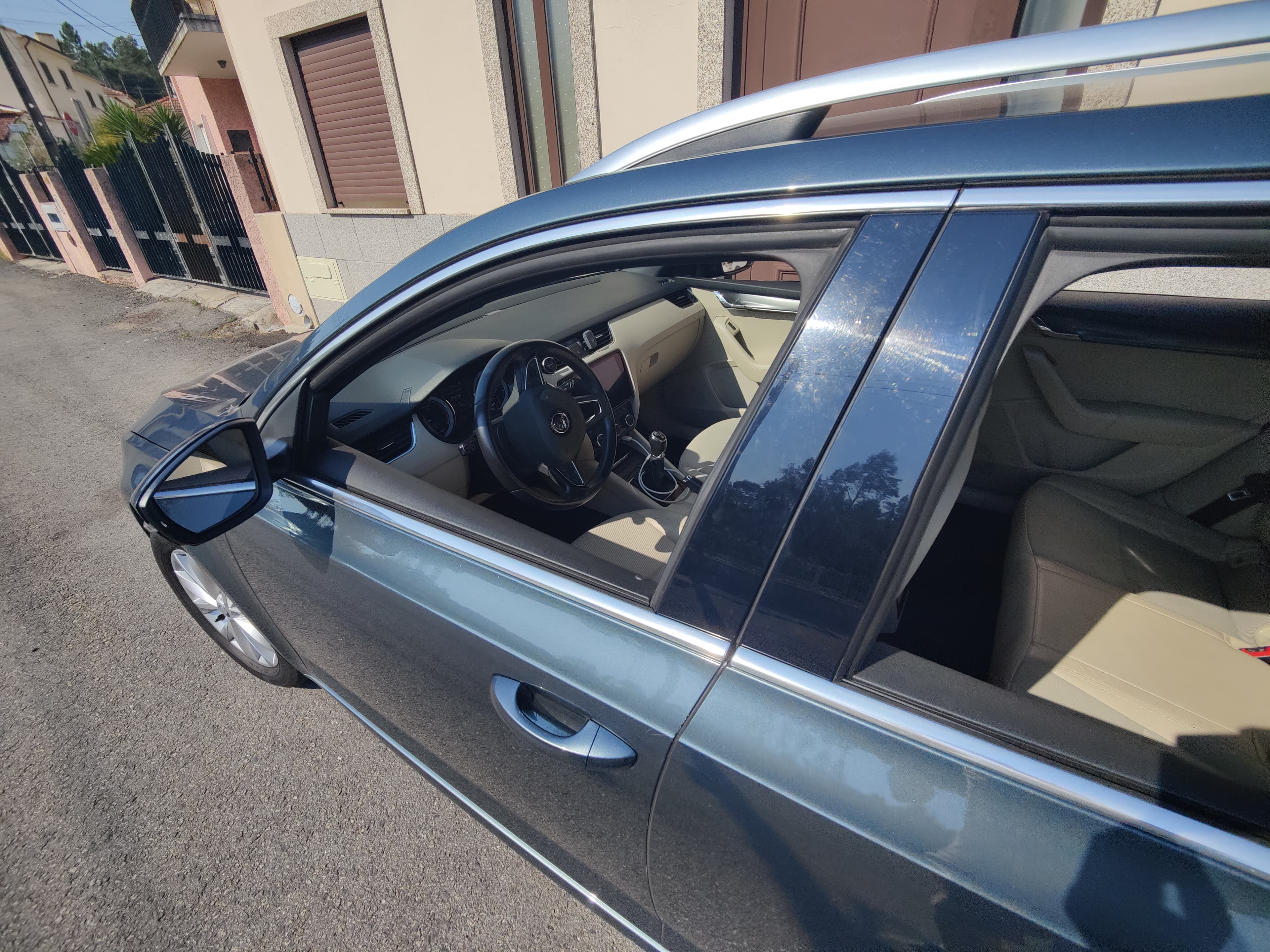 Skoda Octavia 1.6 TDI · Ano 2019 — imagen 2