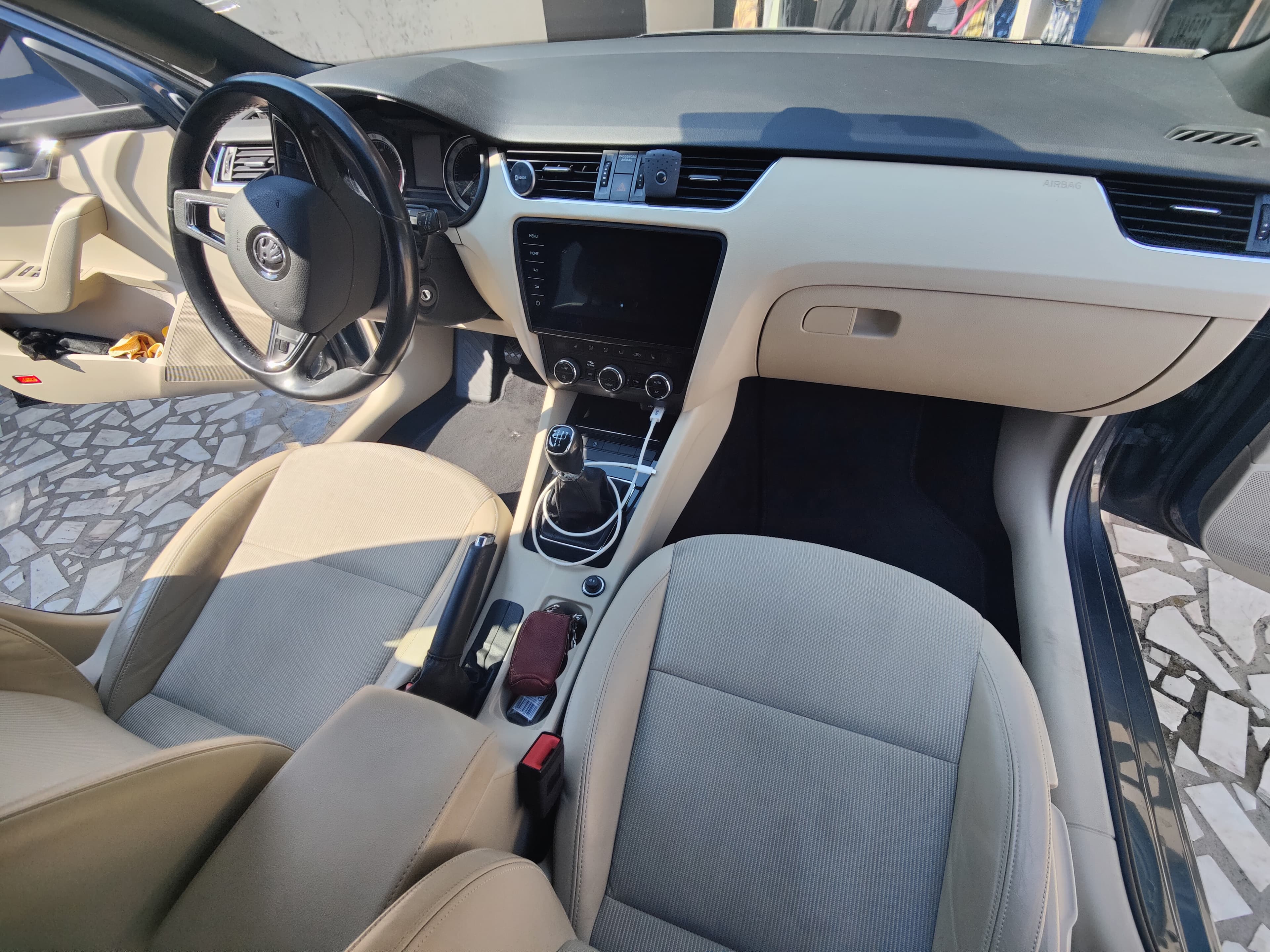 Skoda Octavia 1.6 TDI · Ano 2019 — imagen 8