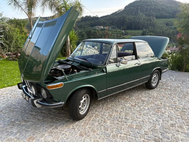 BMW 1502 · Clássico de 1975 — image 1