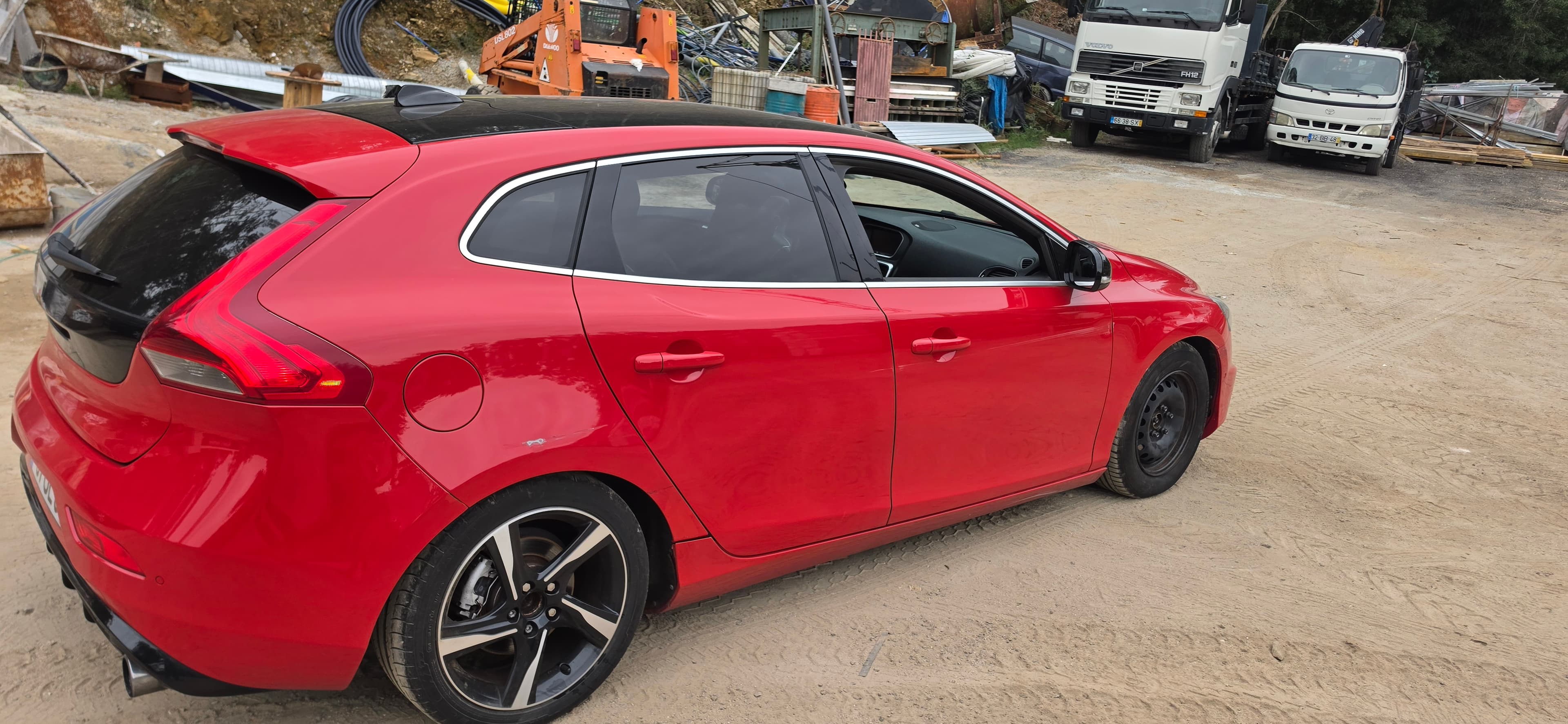 Volvo V40 D2 Rdesign · Ano 2013 — imagem 3