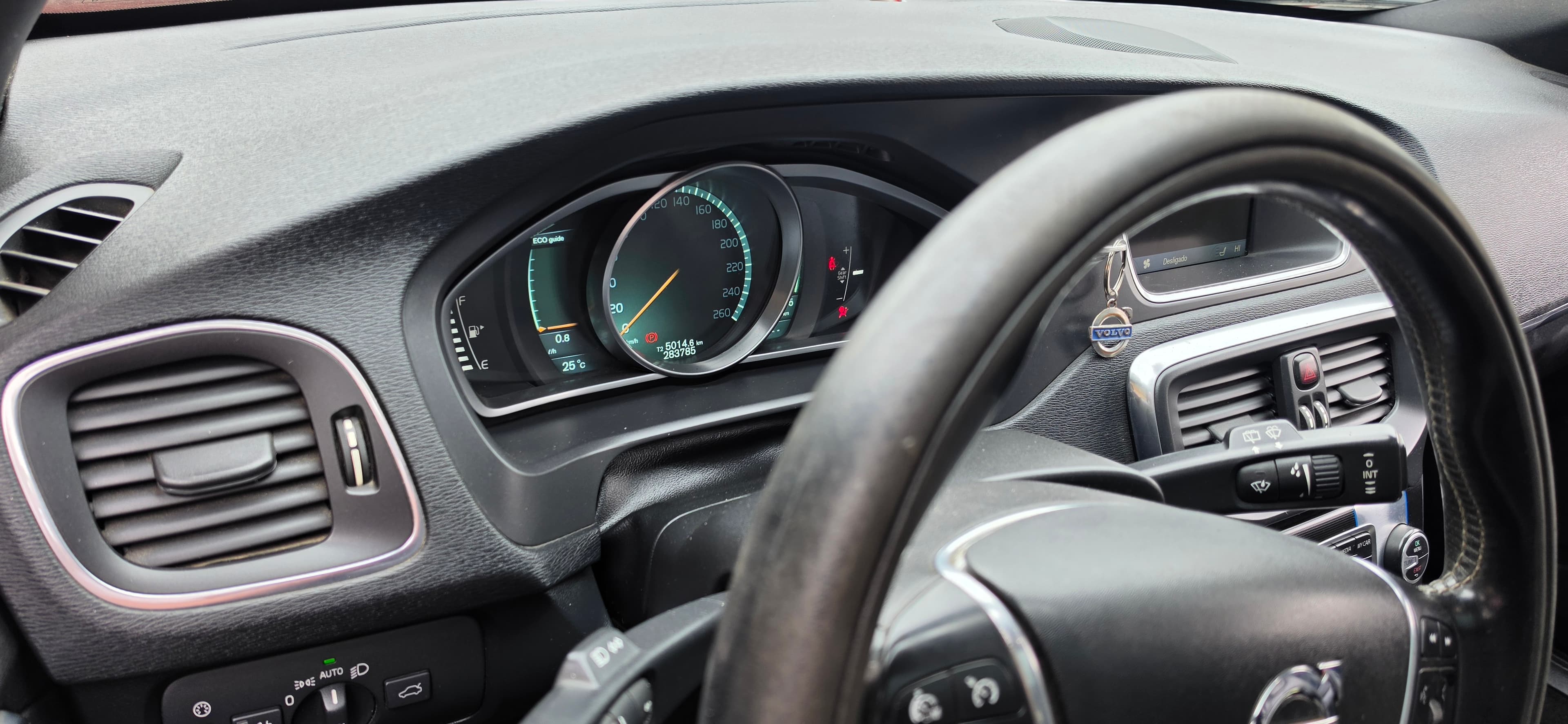 Volvo V40 D2 Rdesign · Ano 2013 — imagem 7