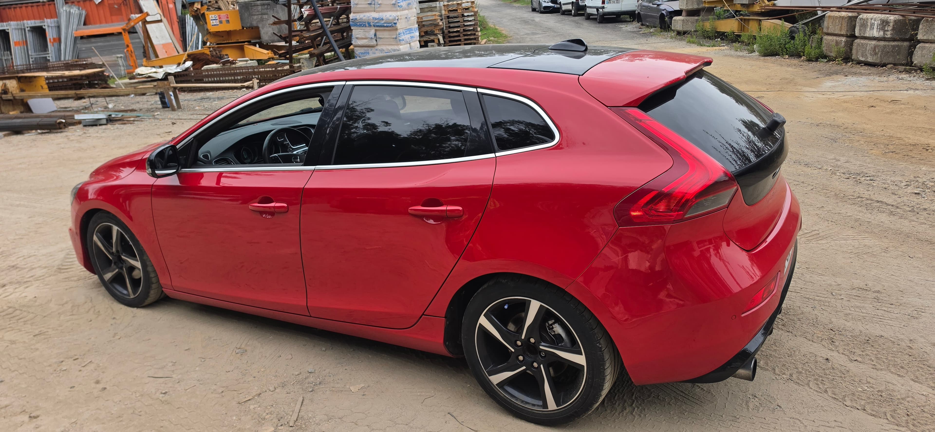 Volvo V40 D2 Rdesign · Ano 2013 — imagem 2