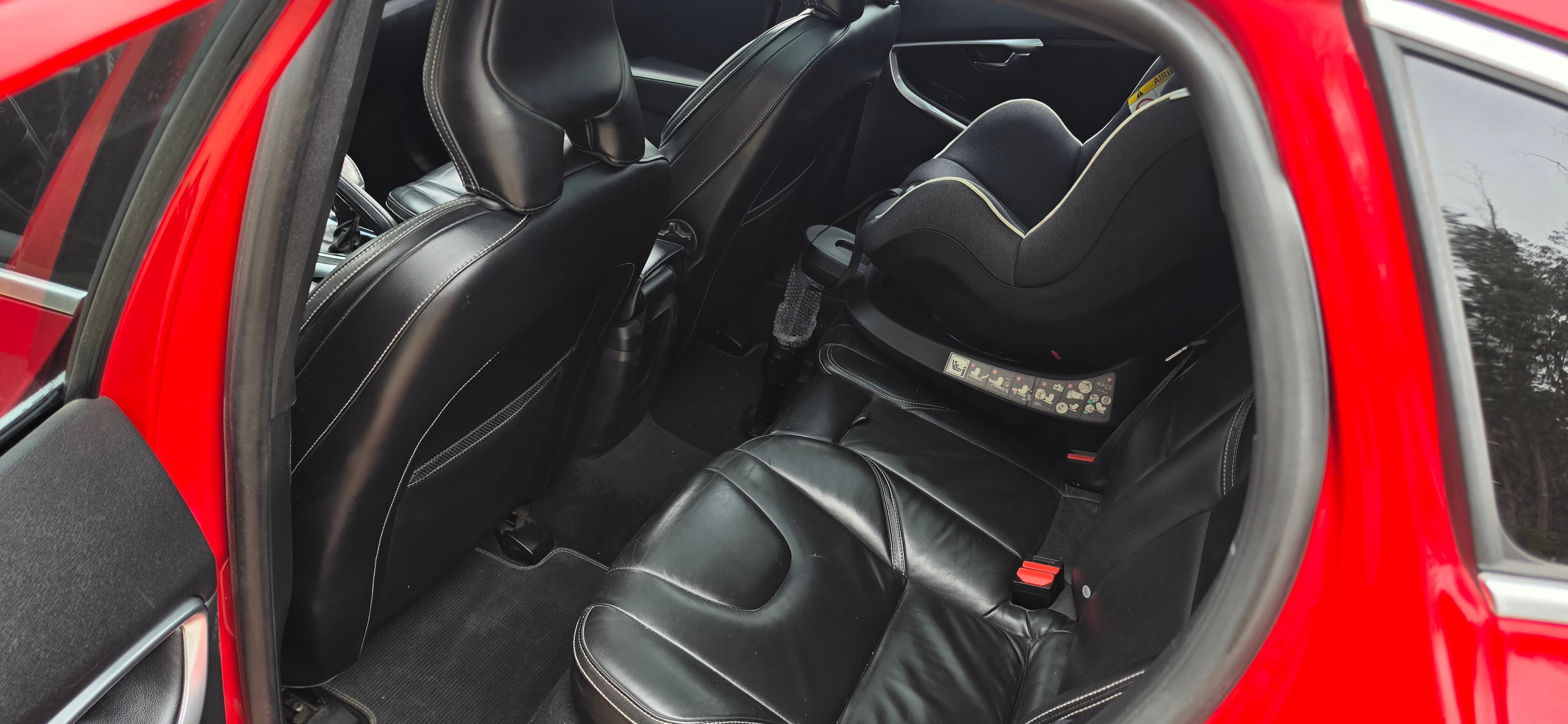 Volvo V40 D2 Rdesign · Ano 2013 — imagem 8