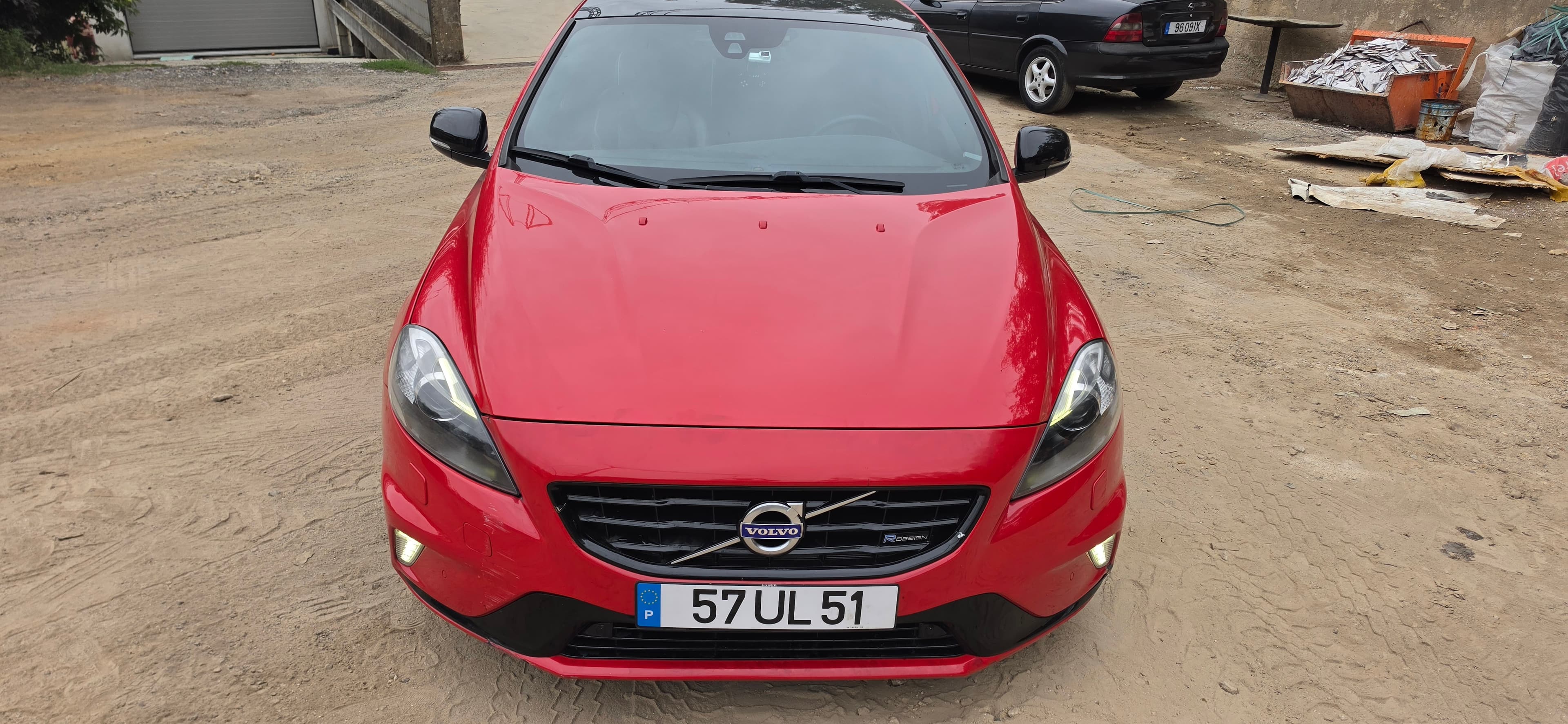 Volvo V40 D2 Rdesign · Ano 2013 — imagem 1