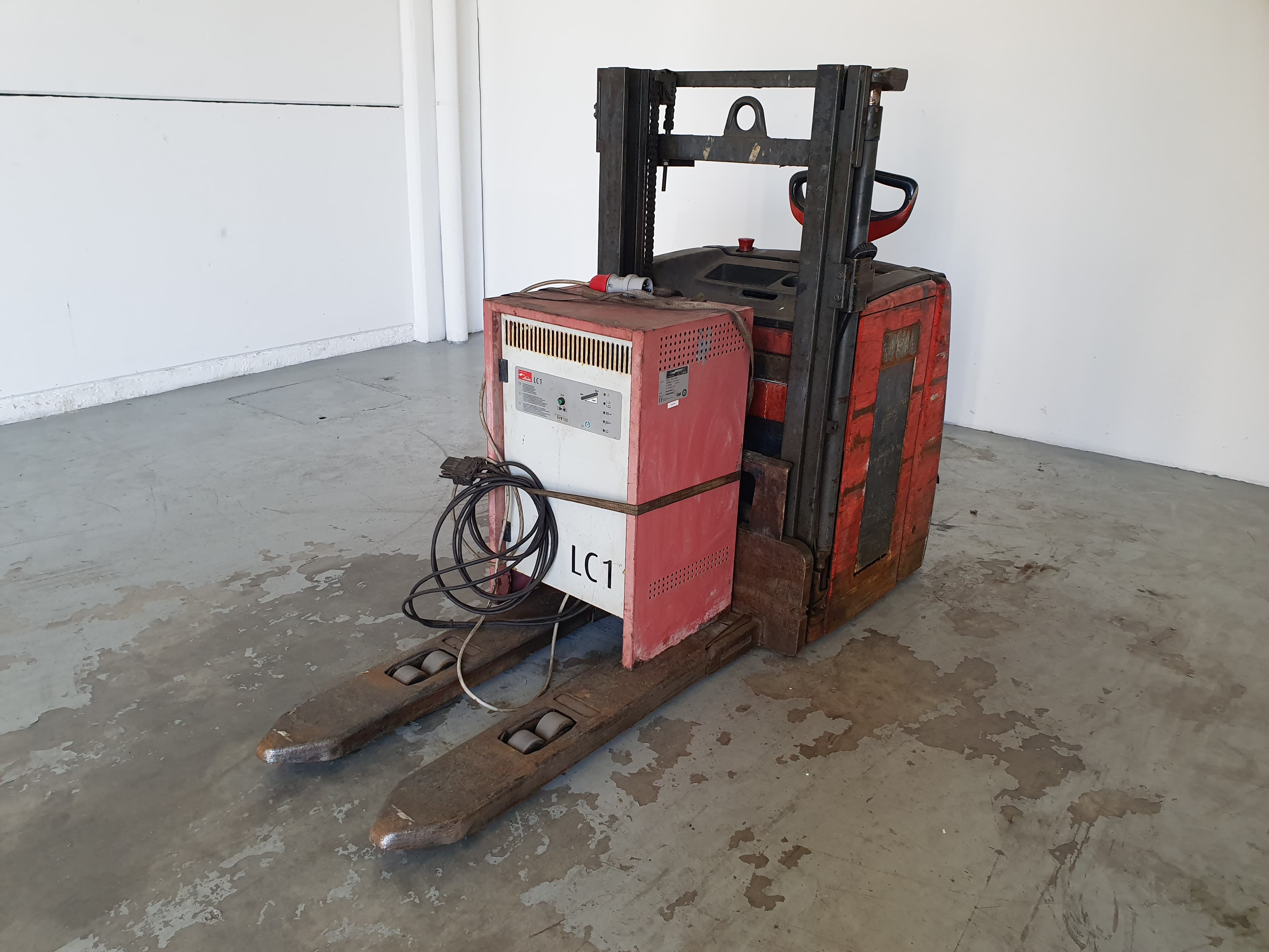 Stacker Linde L14