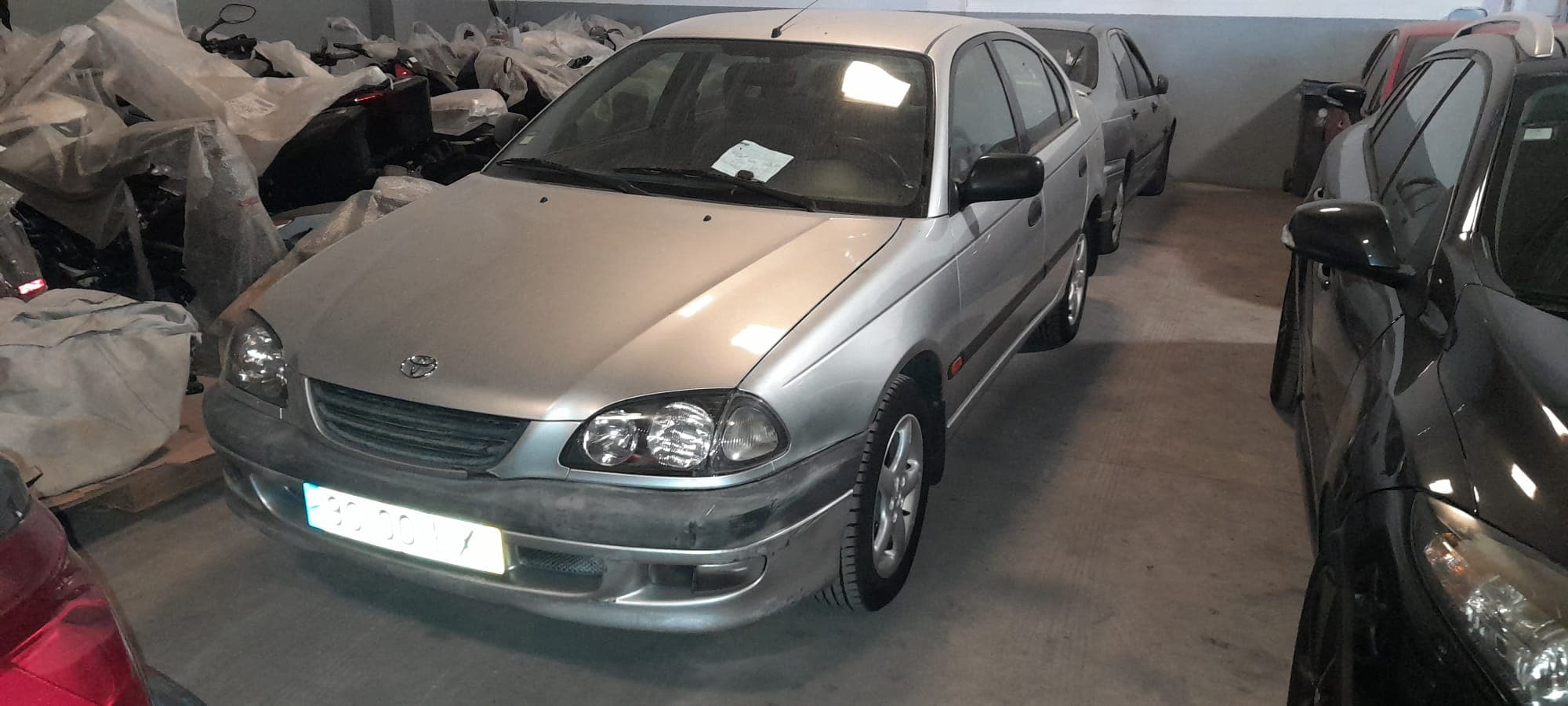Toyota Avensis 1.6 · Ano 1998