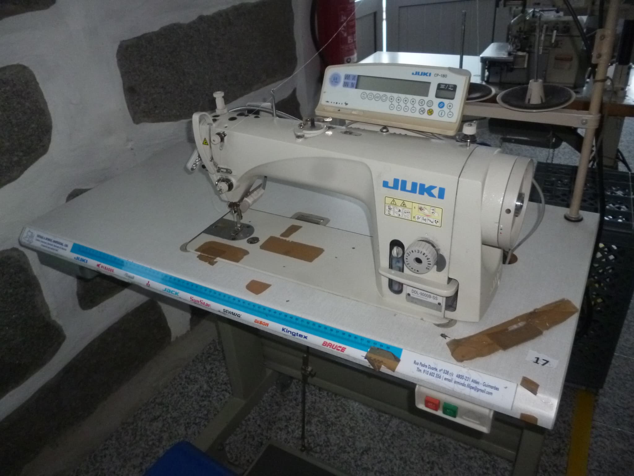 Máquina de ponto corrido