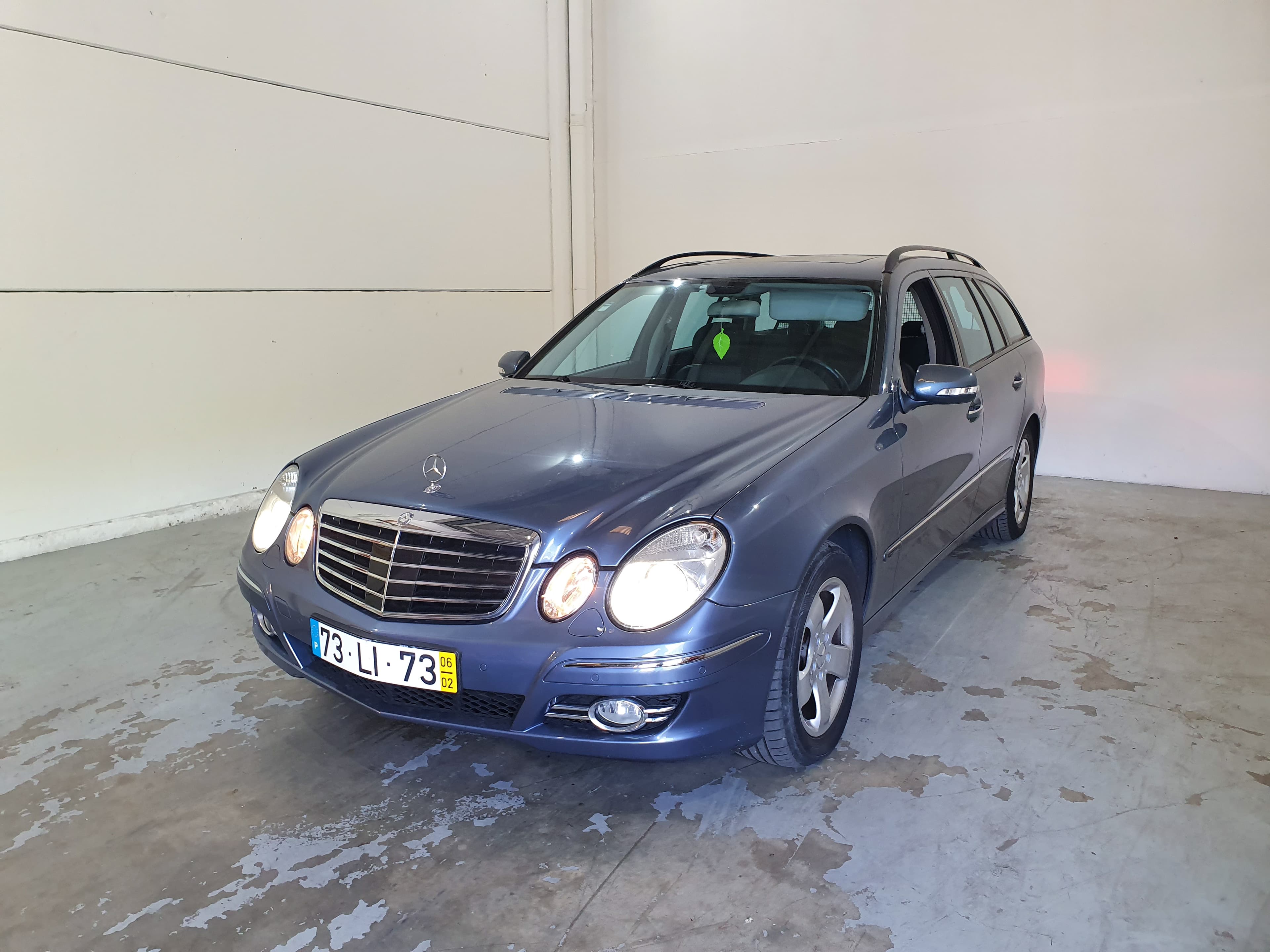 Mercedes-Benz E220 CDI · Ano 2006   73-LI-73