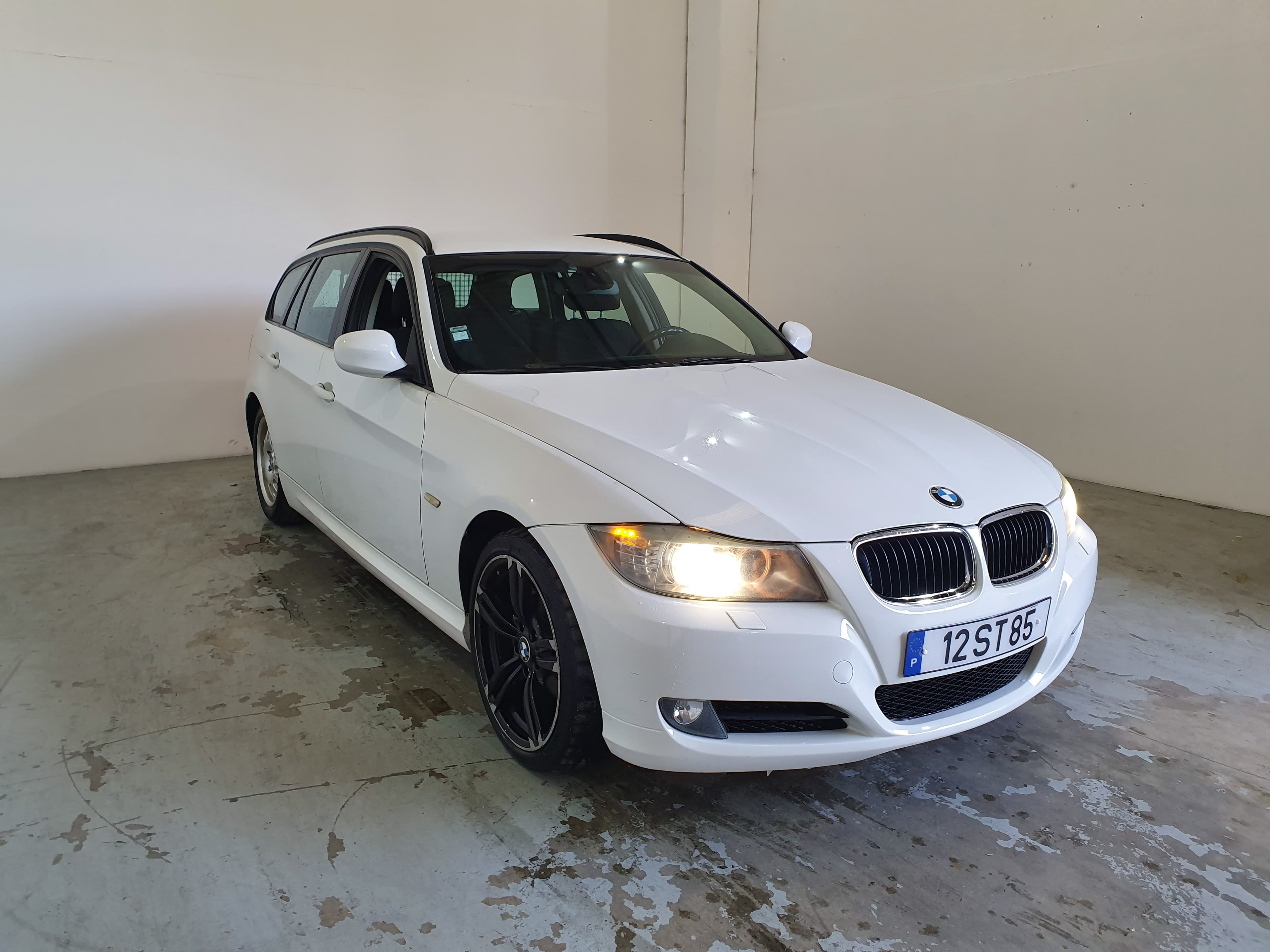 BMW 320D · Ano 2010   12-ST-85