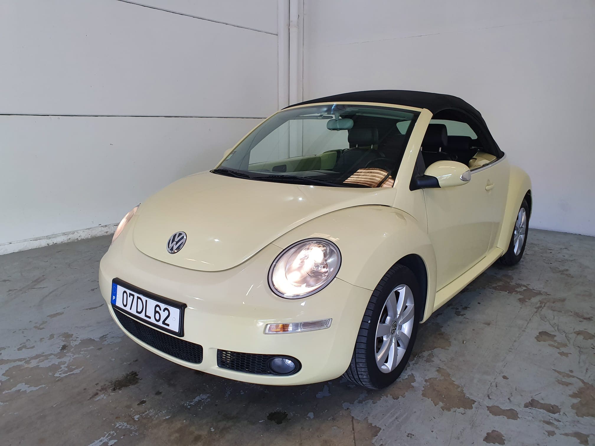 Volkswagen New Beetle Cabriolet 1.4 · Ano 2007   07-DL-62