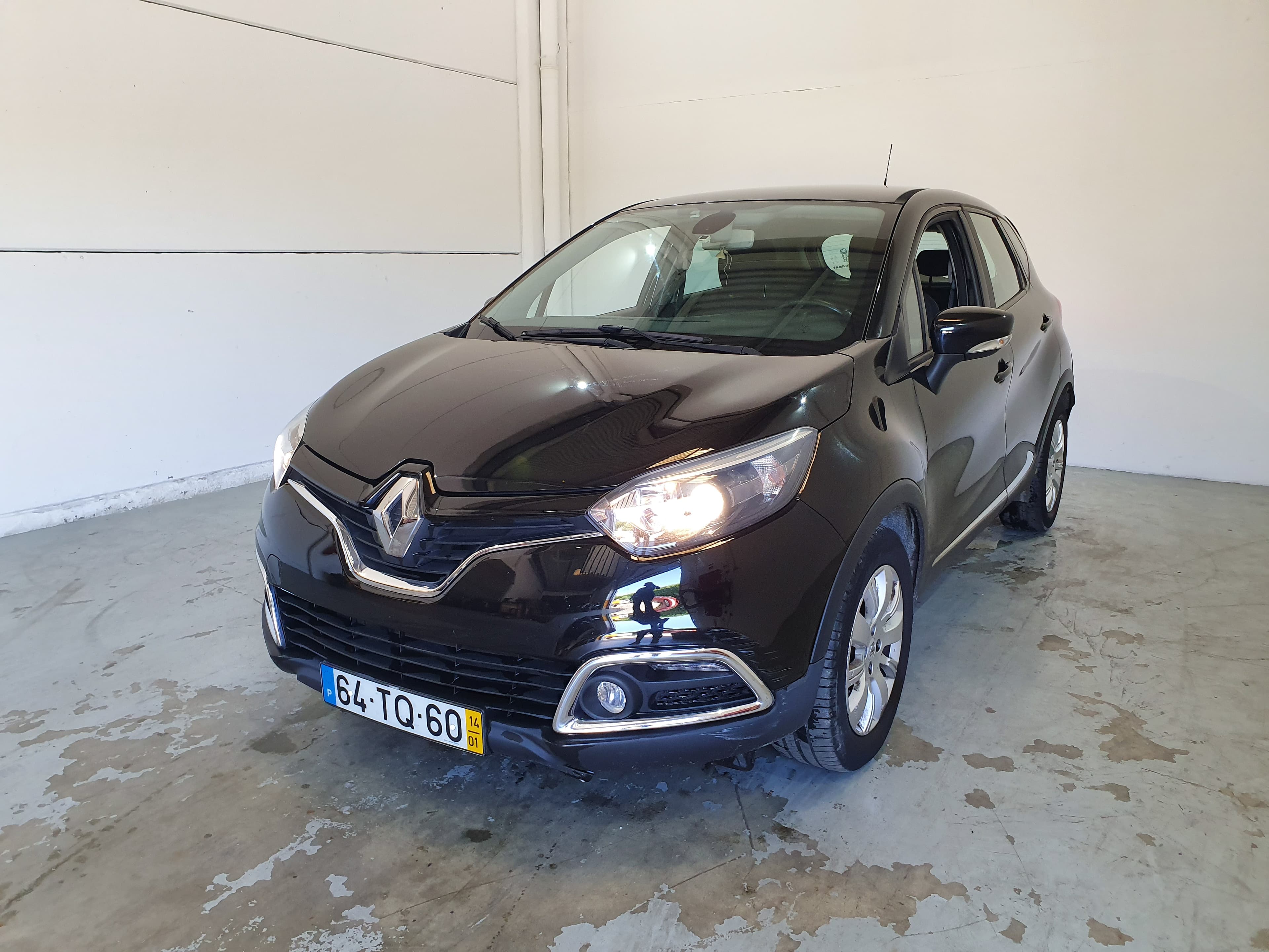 Renault Captur 1.5 DCI · Ano 2014  64-TQ-60