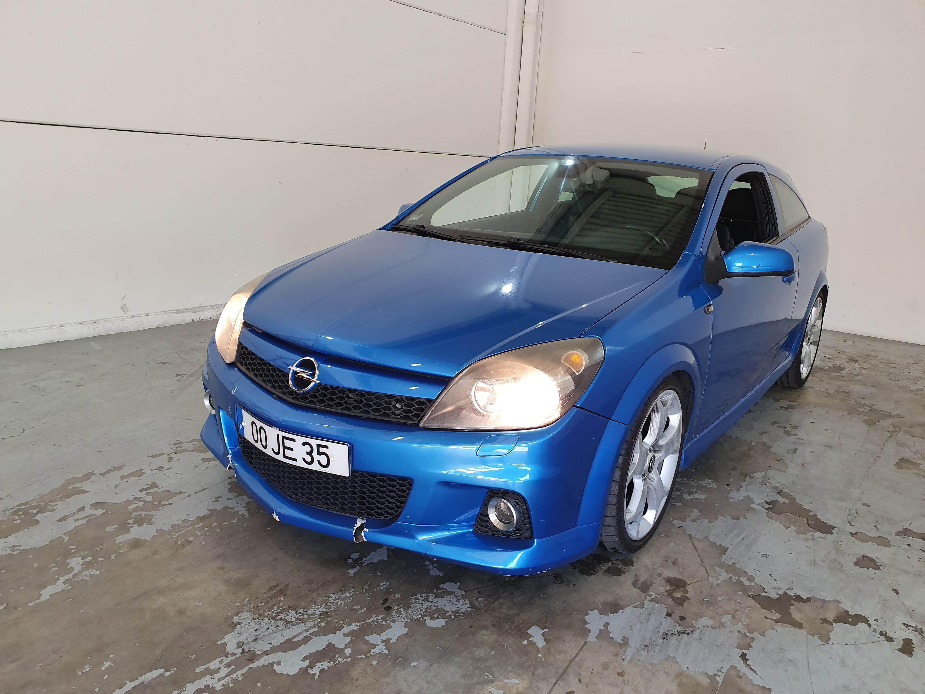 Opel Astra GTC · Ano 2010 00-JE-35