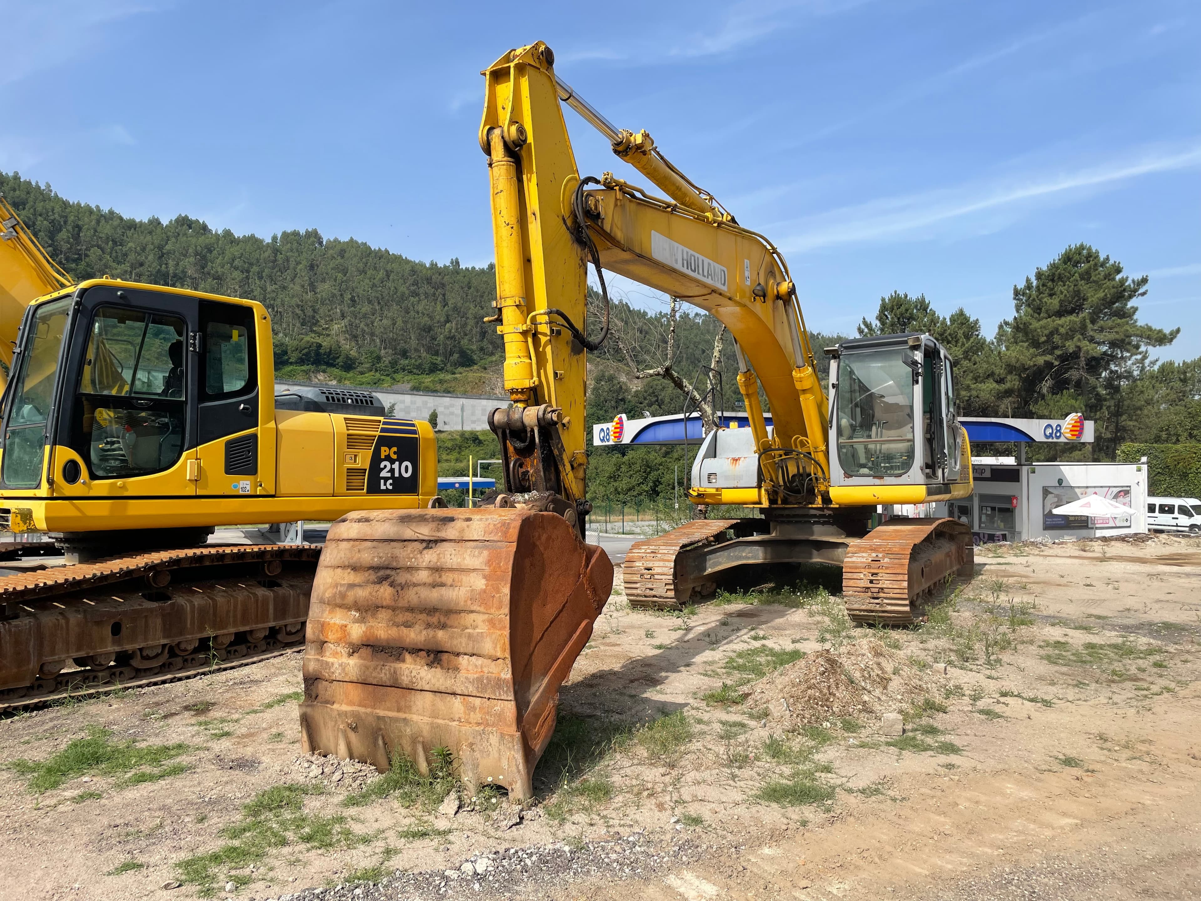 Escavadora Rastos New Holland