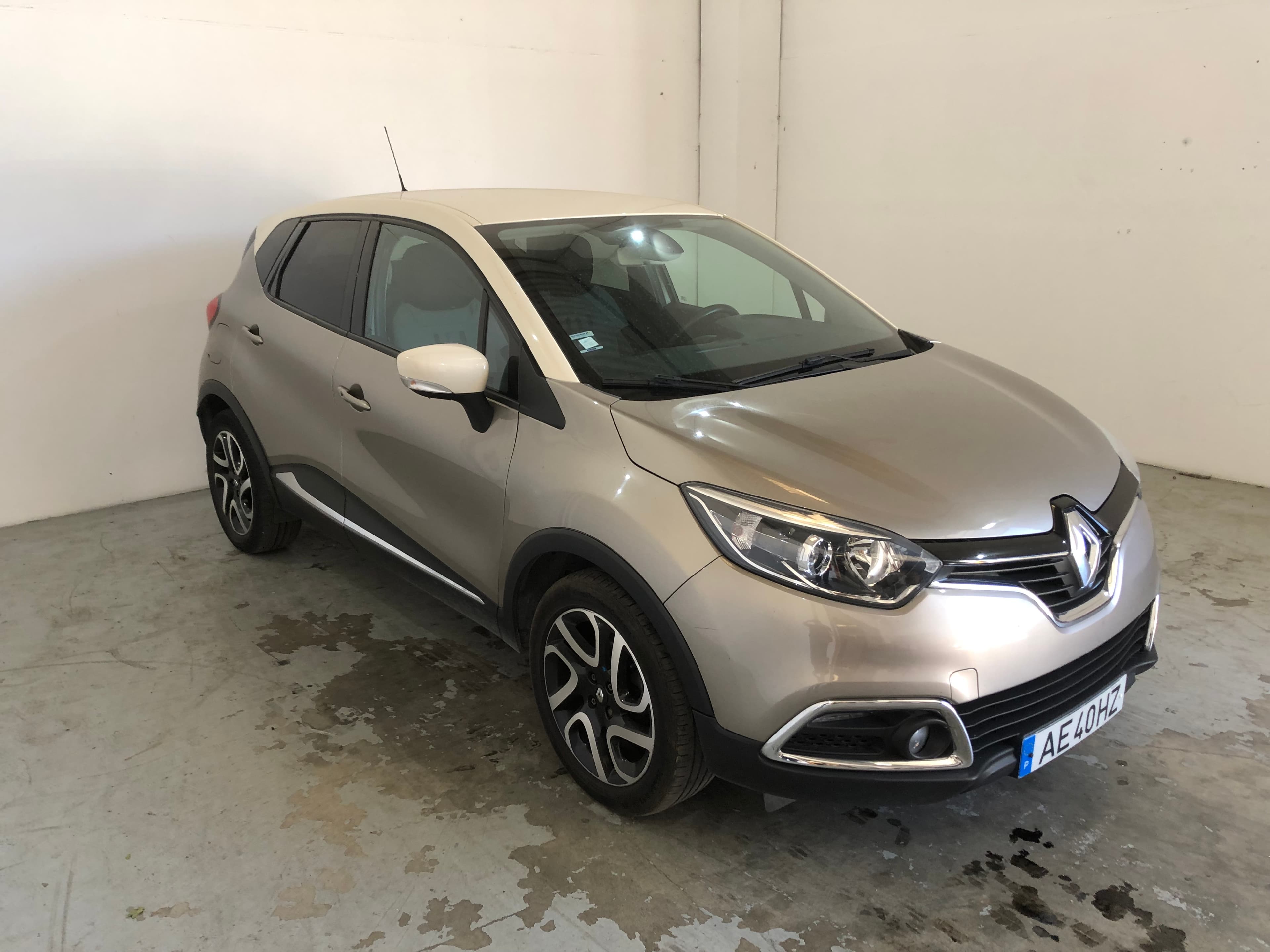 Renault Captur · Ano 2013   AE-40-HZ