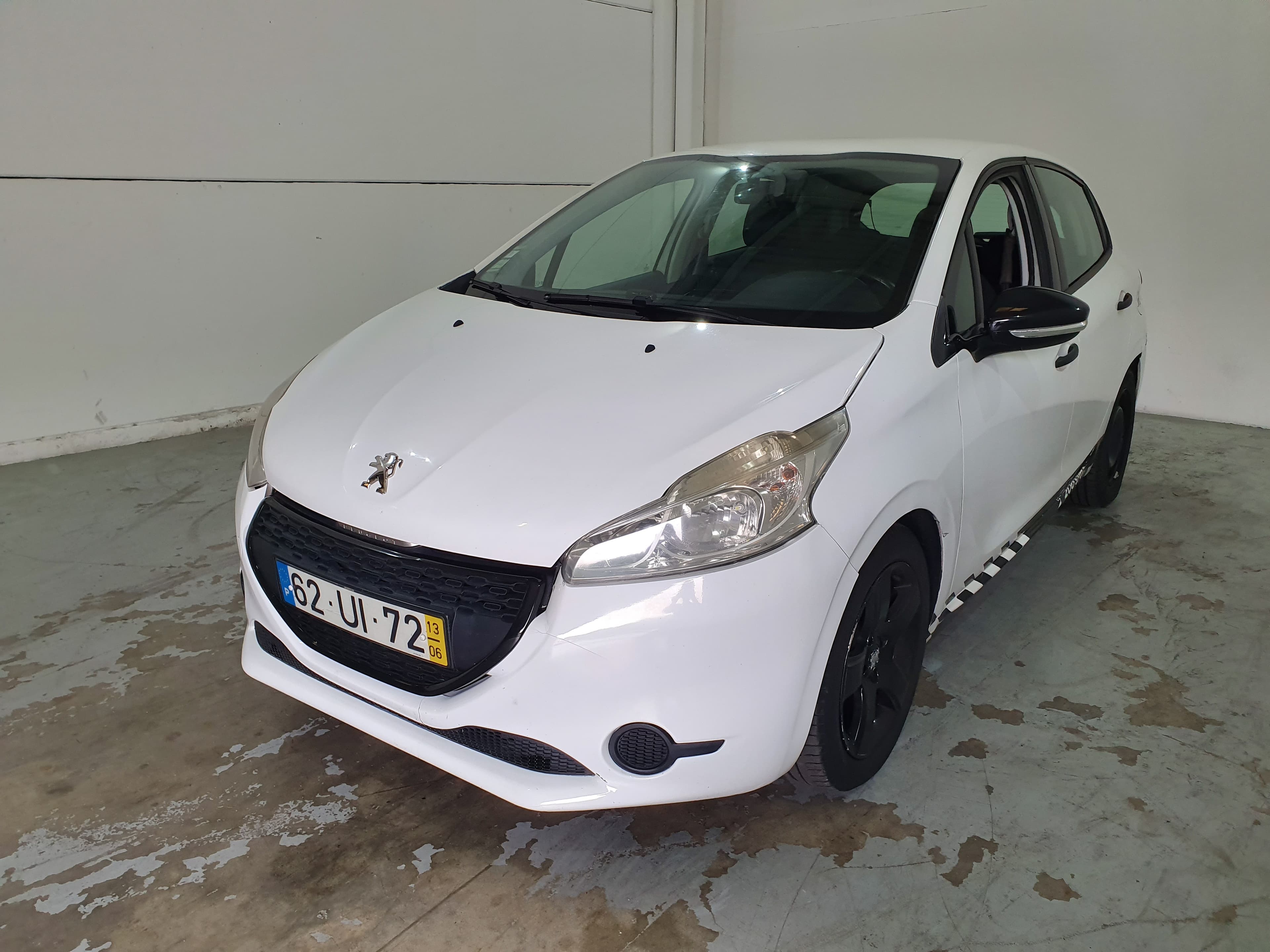 Peugeot 208 · Ano 2013   62-UI-72