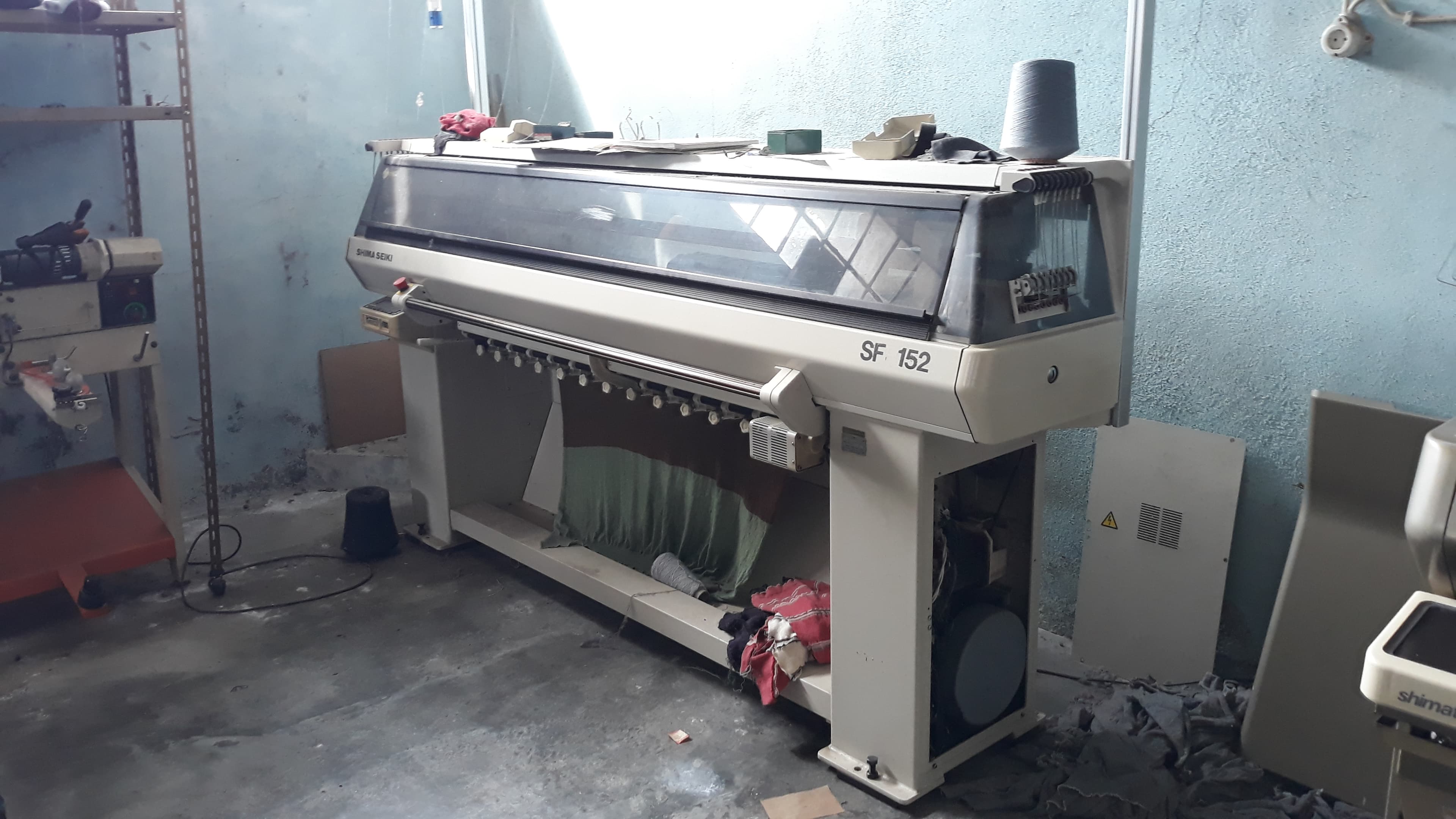 Máquina industrial de confeção de malha