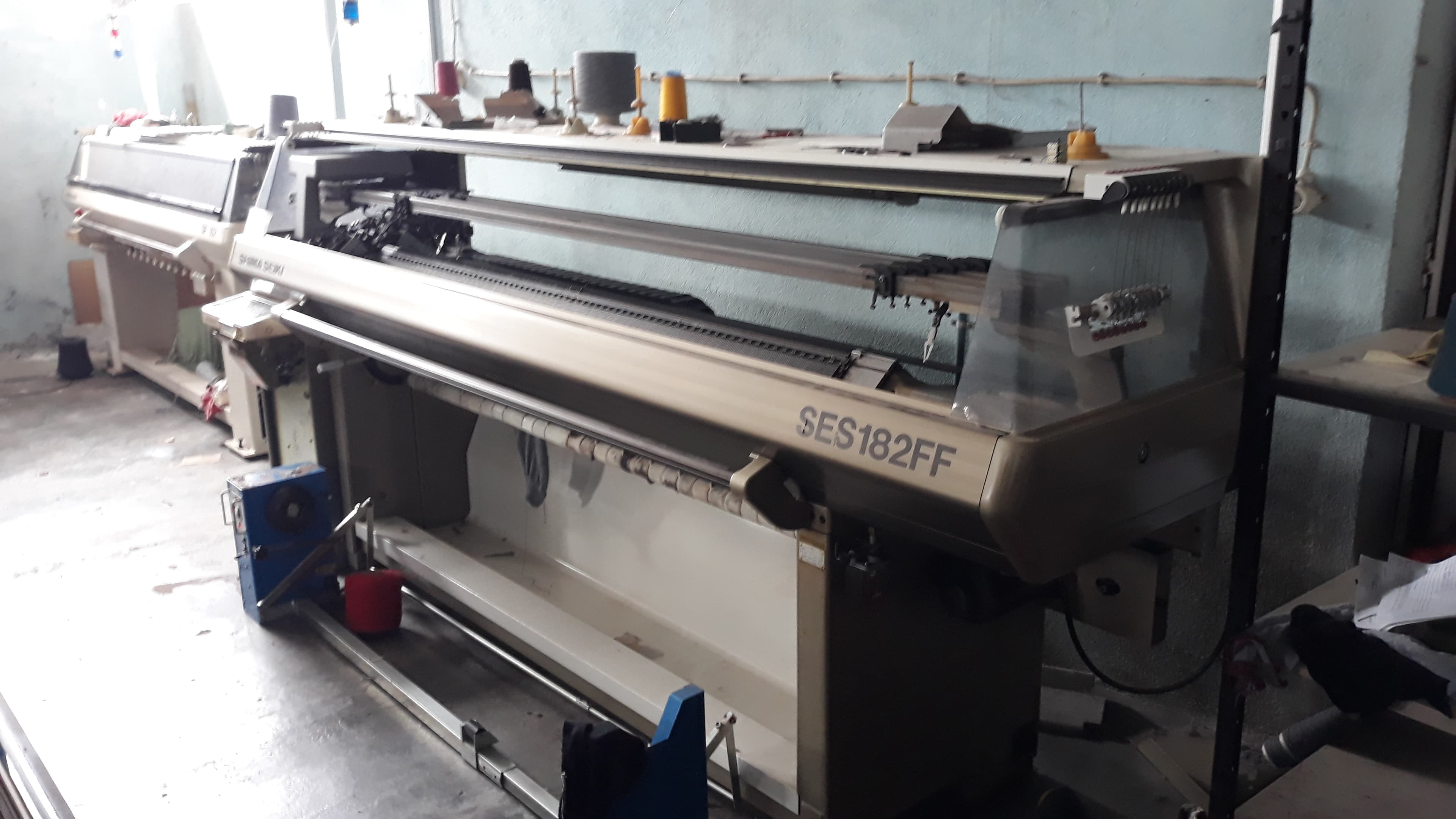Máquina industrial de confeção de malha