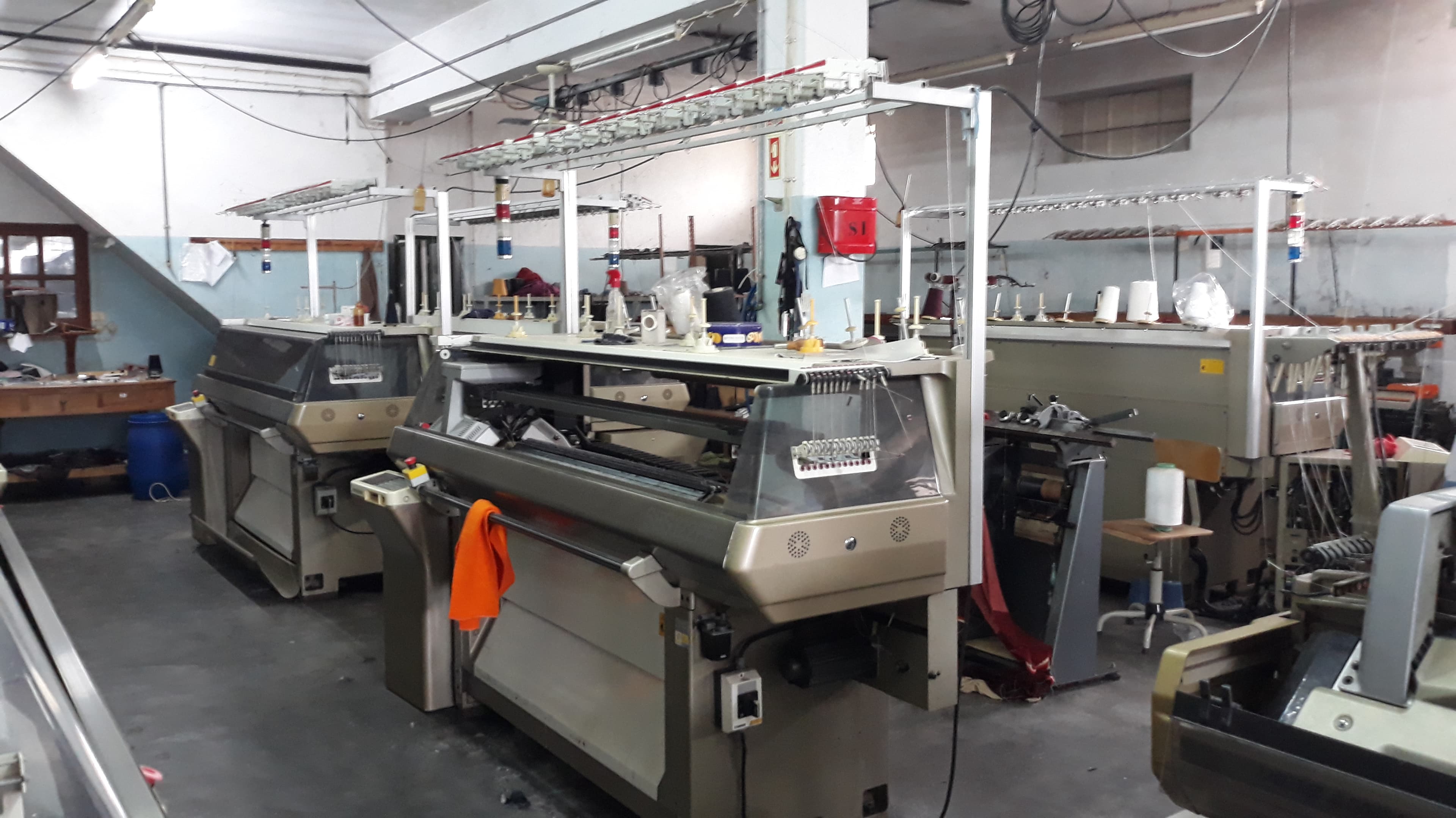 Máquina industrial de confeção