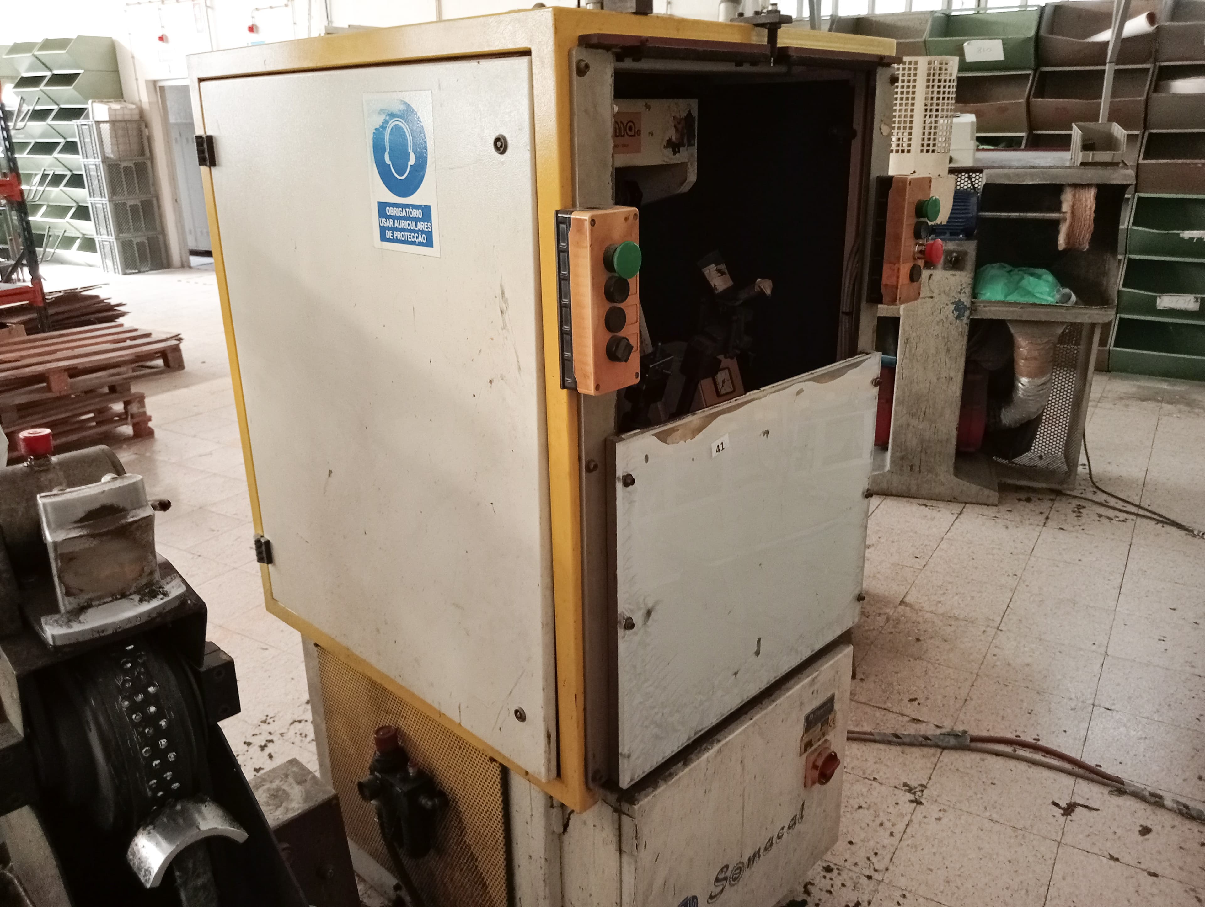 Máquina de rebater