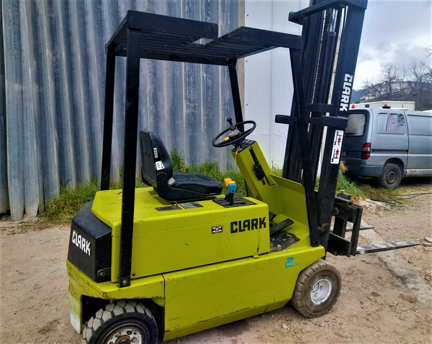 Empilhador Elétrico Clark EM 15s