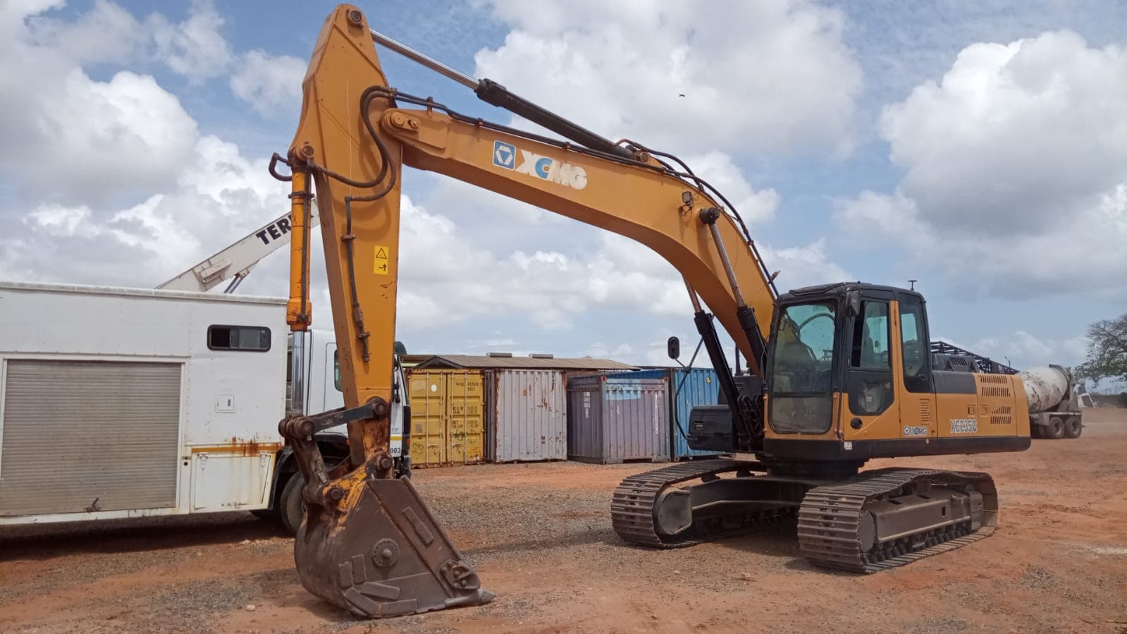 Escavadeira Giratória XCMG XE235C