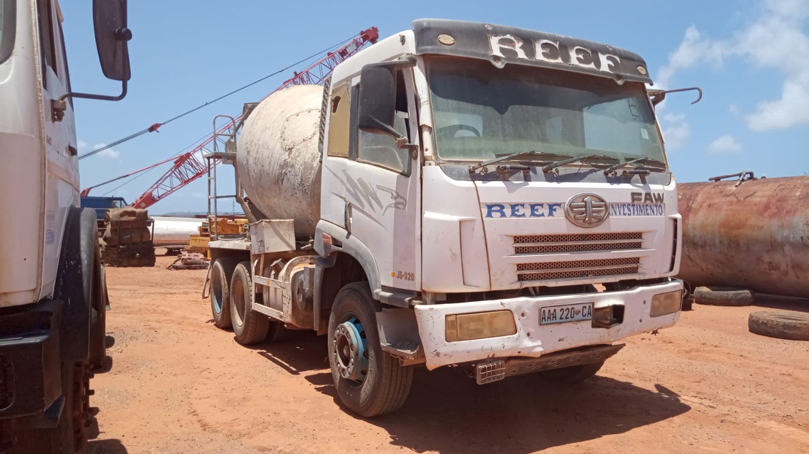 Camião Betoneira marca FAW, JA320