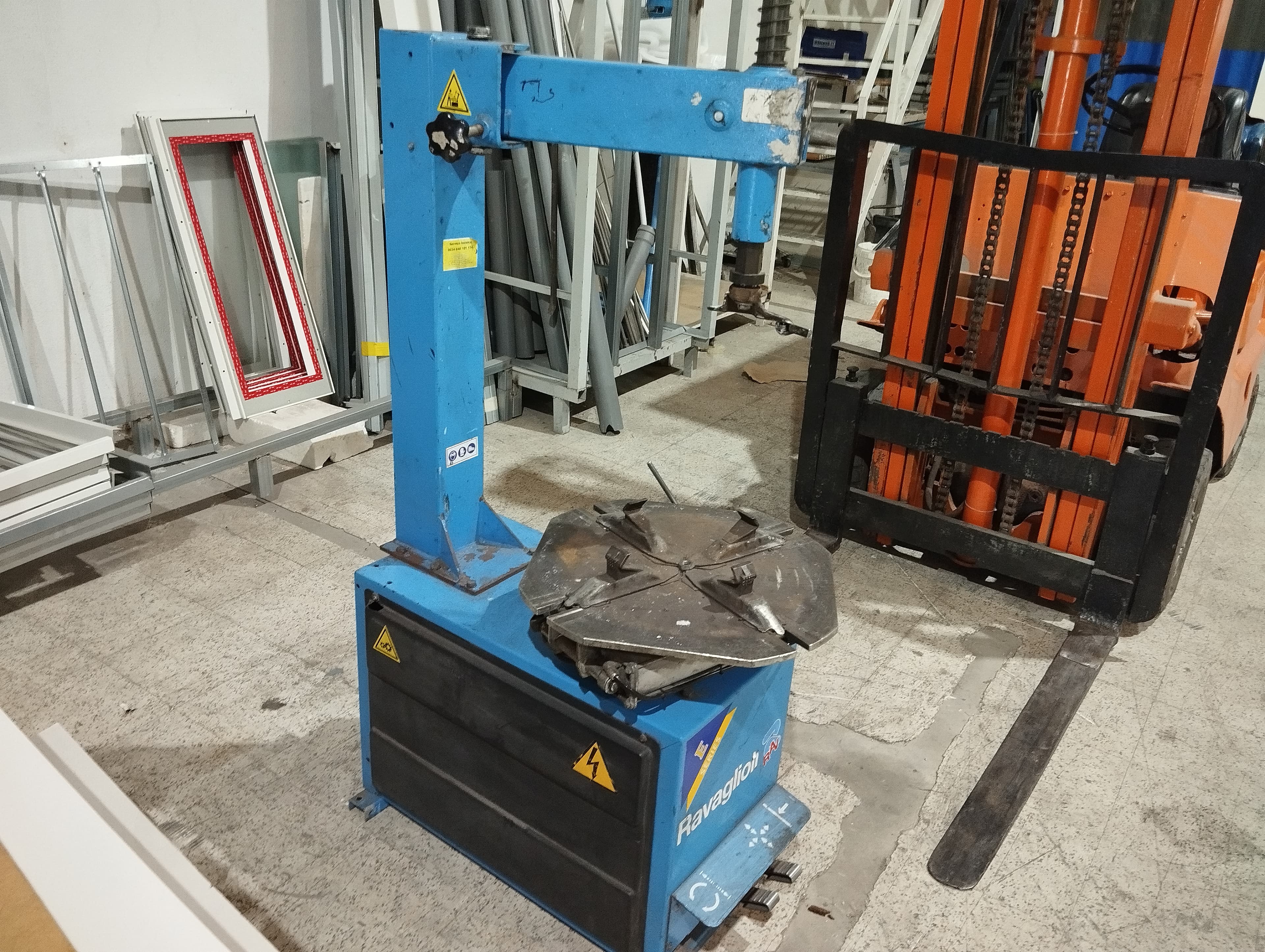 Máquina de desmontar pneus