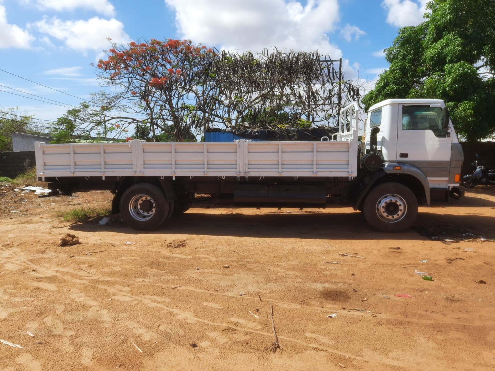 Camião de marca TATA