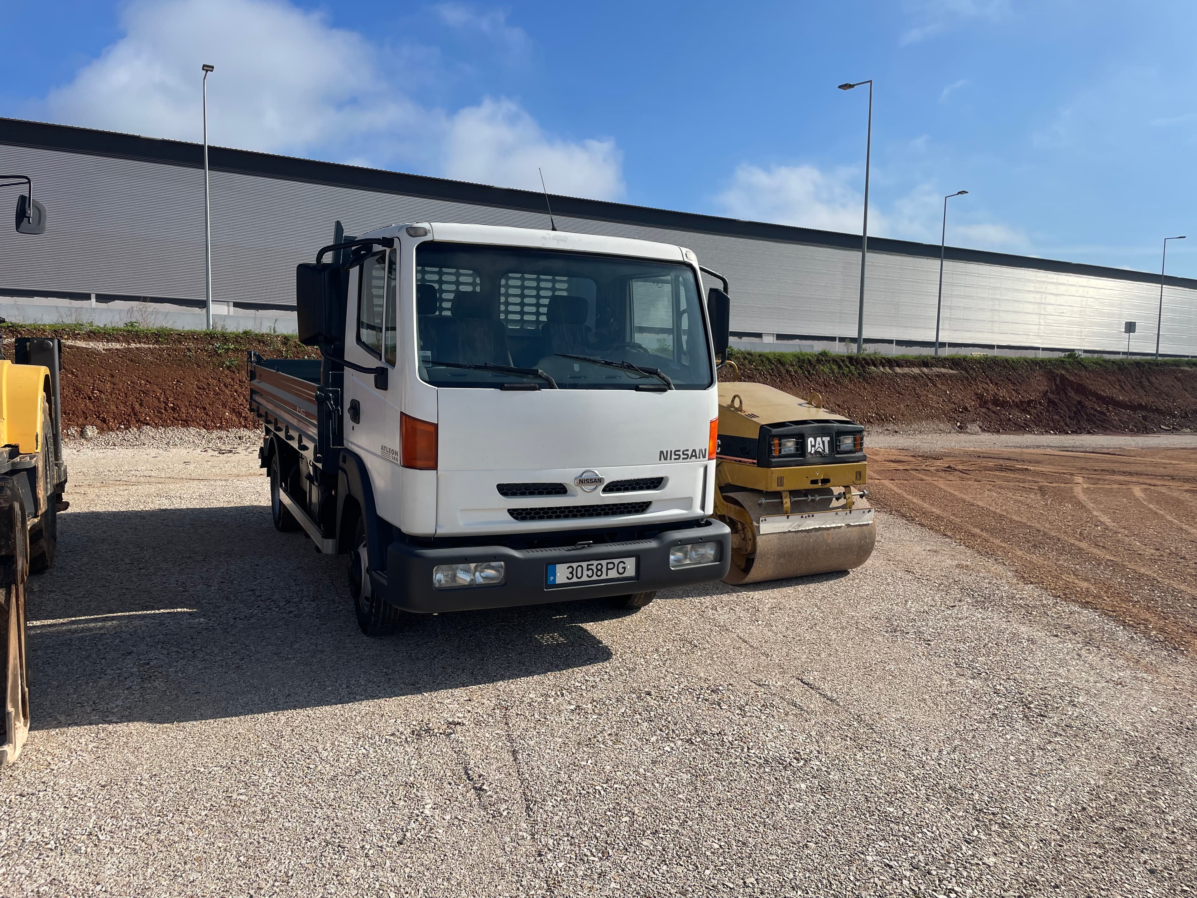 Nissan Atleon 140  30-58-PG