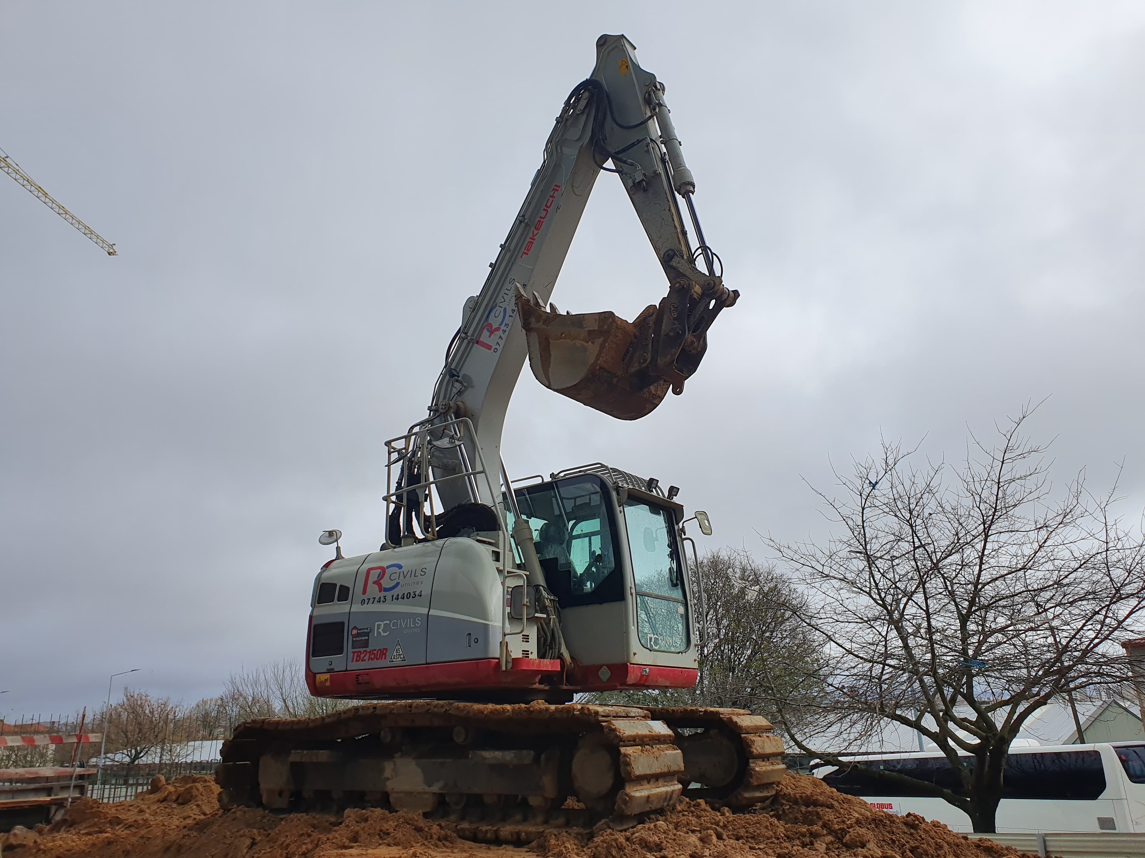 Giratória Rastos Takeuchi TB2150R · Ano 2018