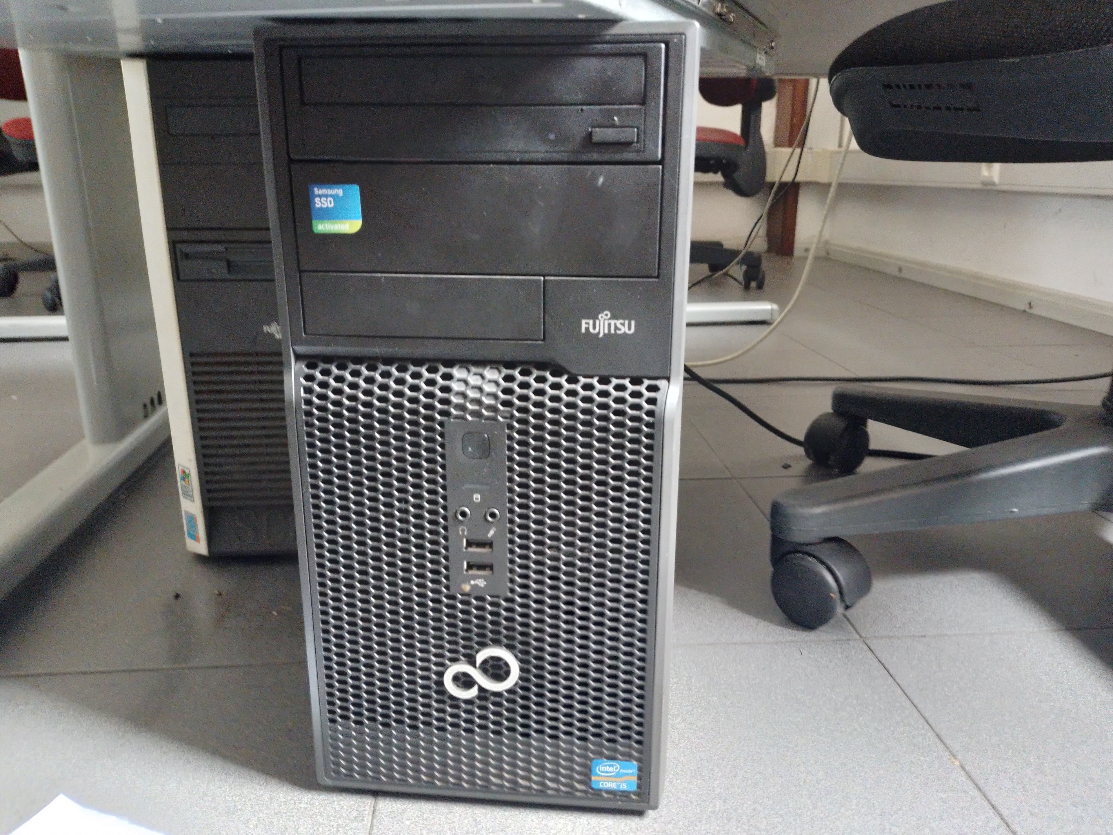 Computador "FSC RX200 FUJITSU"