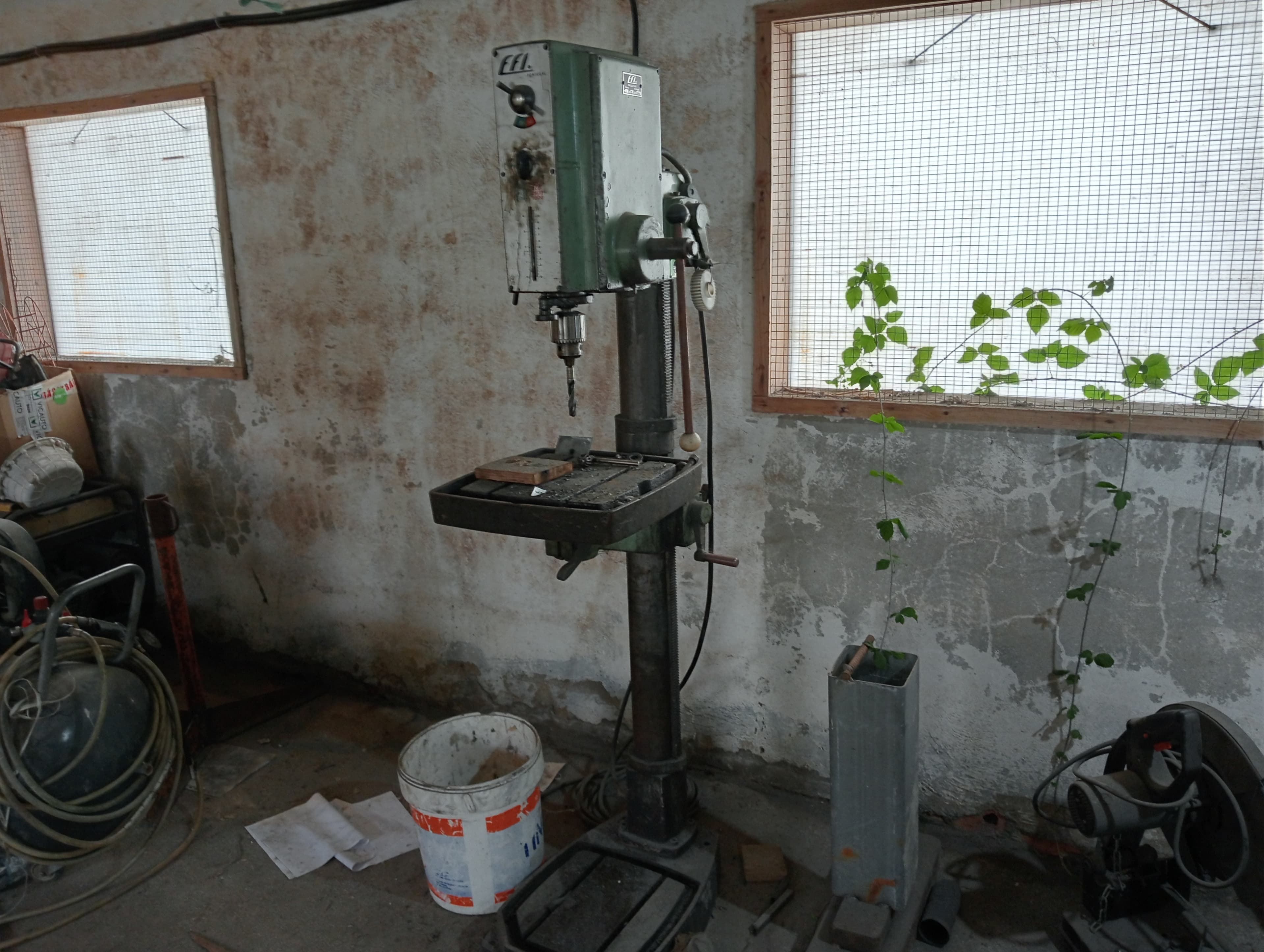 Máquina de furar