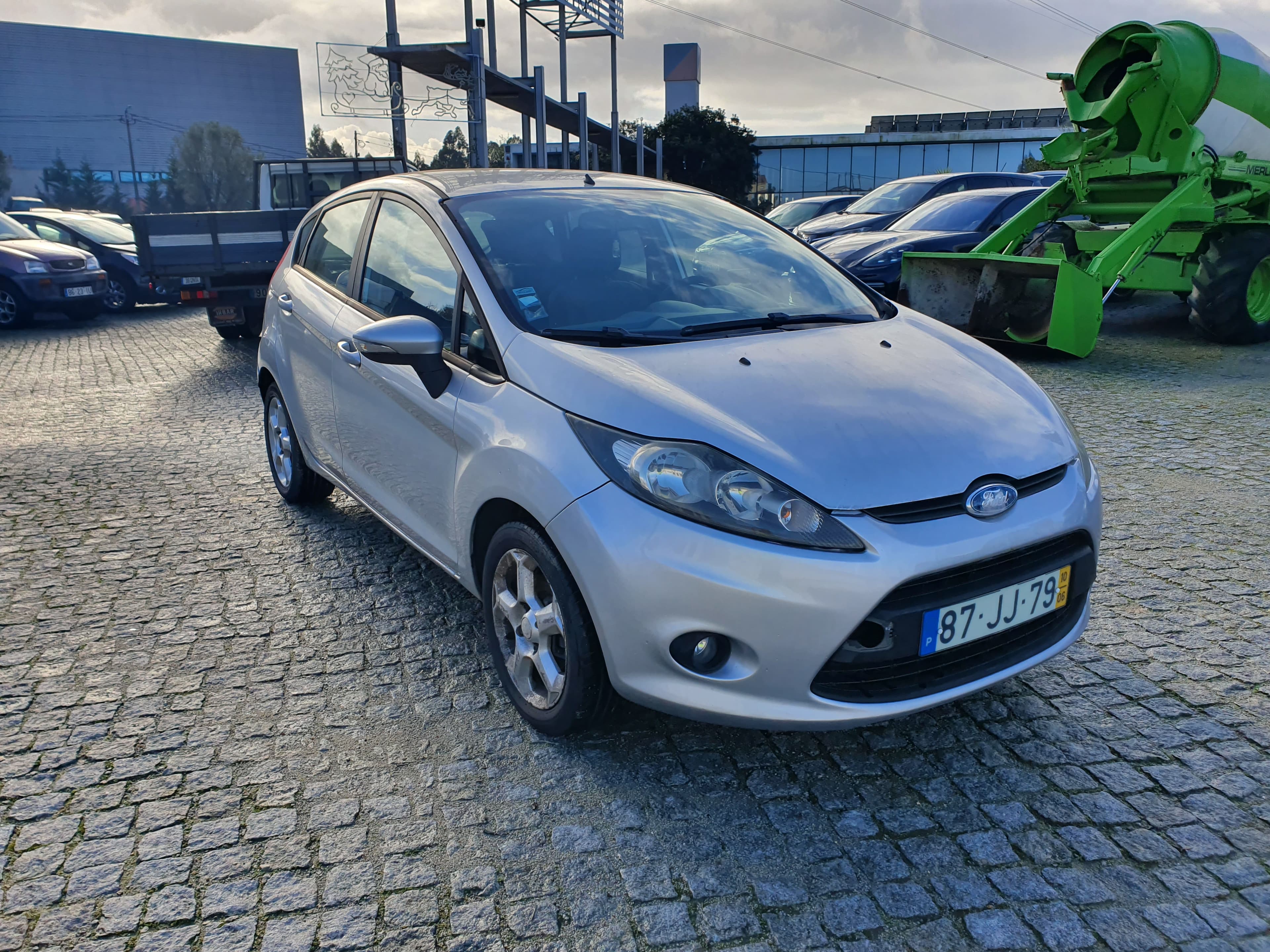 Ford Fiesta · Ano 2010  87-JJ-79