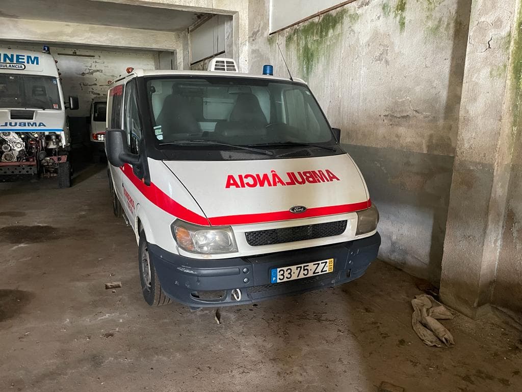 Ford Transit 300S · Ano 2005  33-75-ZZ