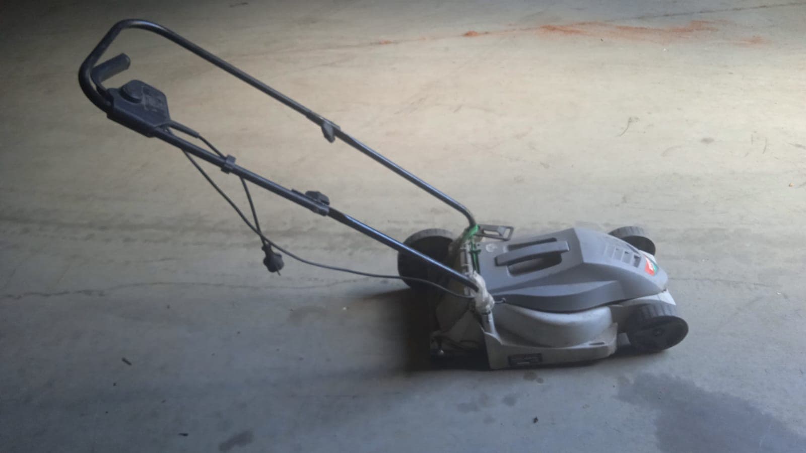 Máquina de cortar relva