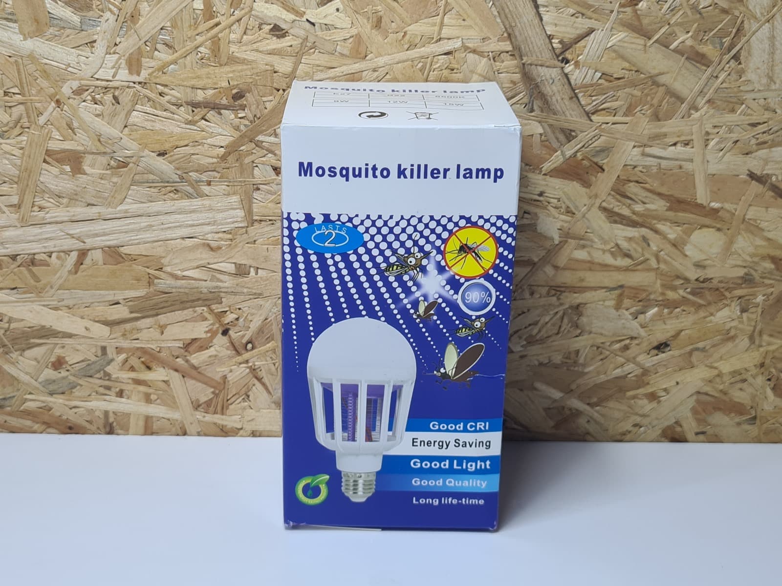Lâmpada LED para iluminação e controlo de mosquitos