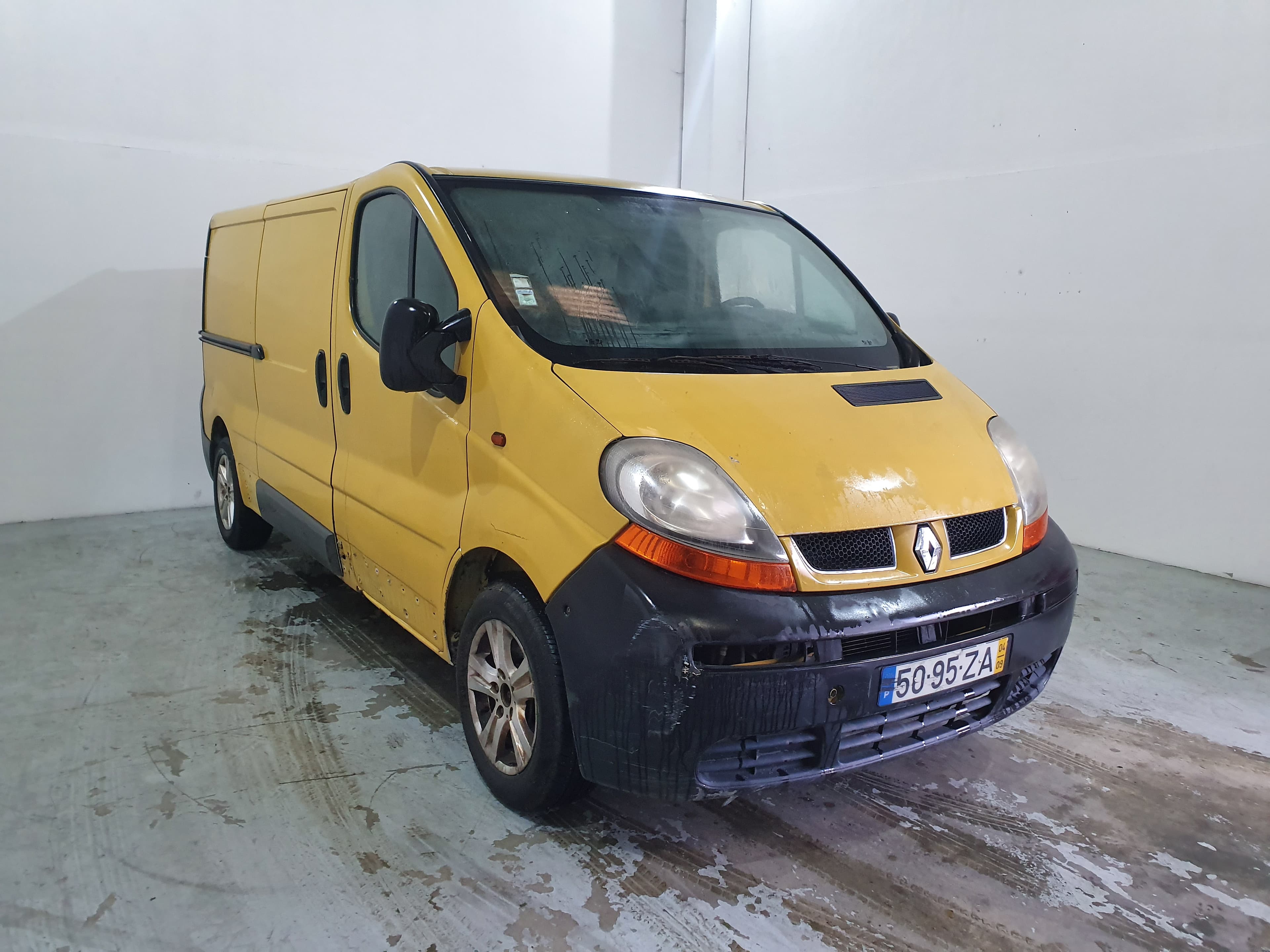 Renault Trafic · Ano 2004   50-95-ZA