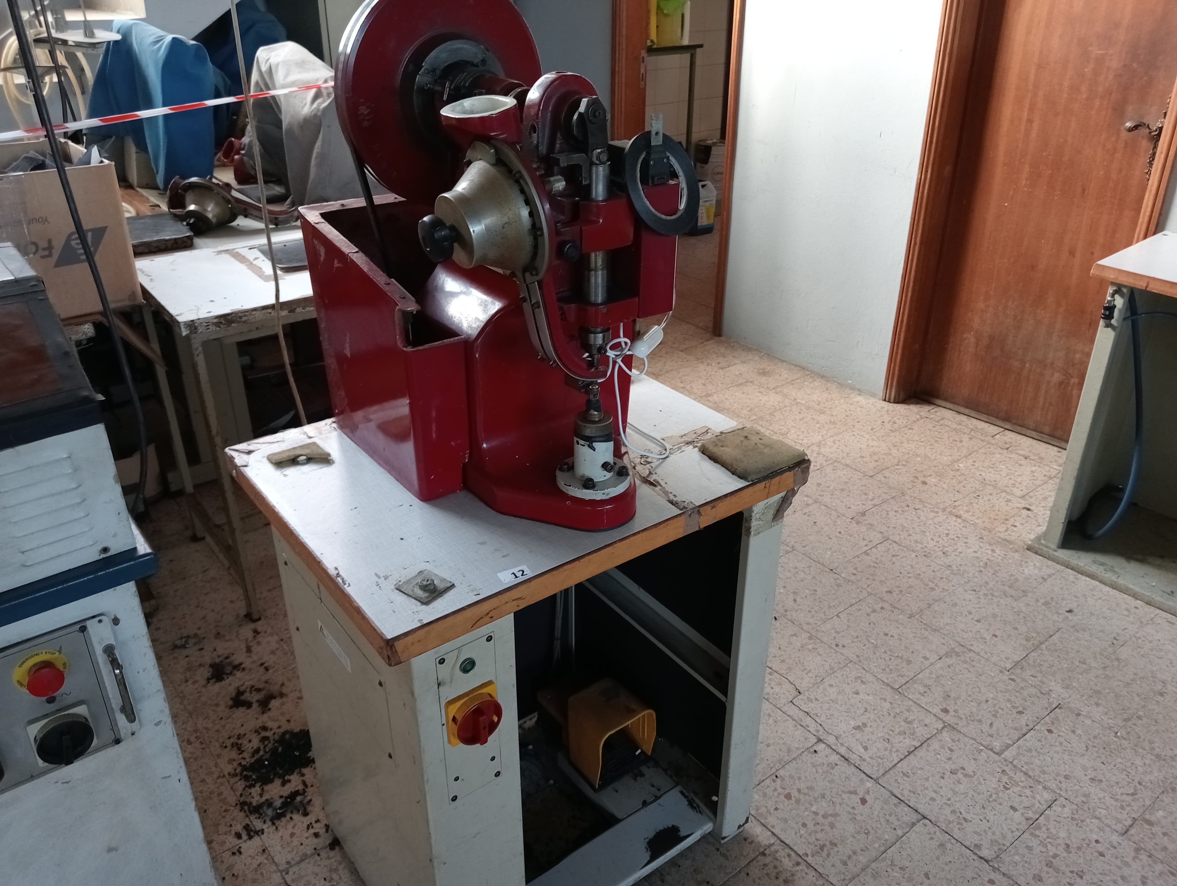 Máquina de ilhoses