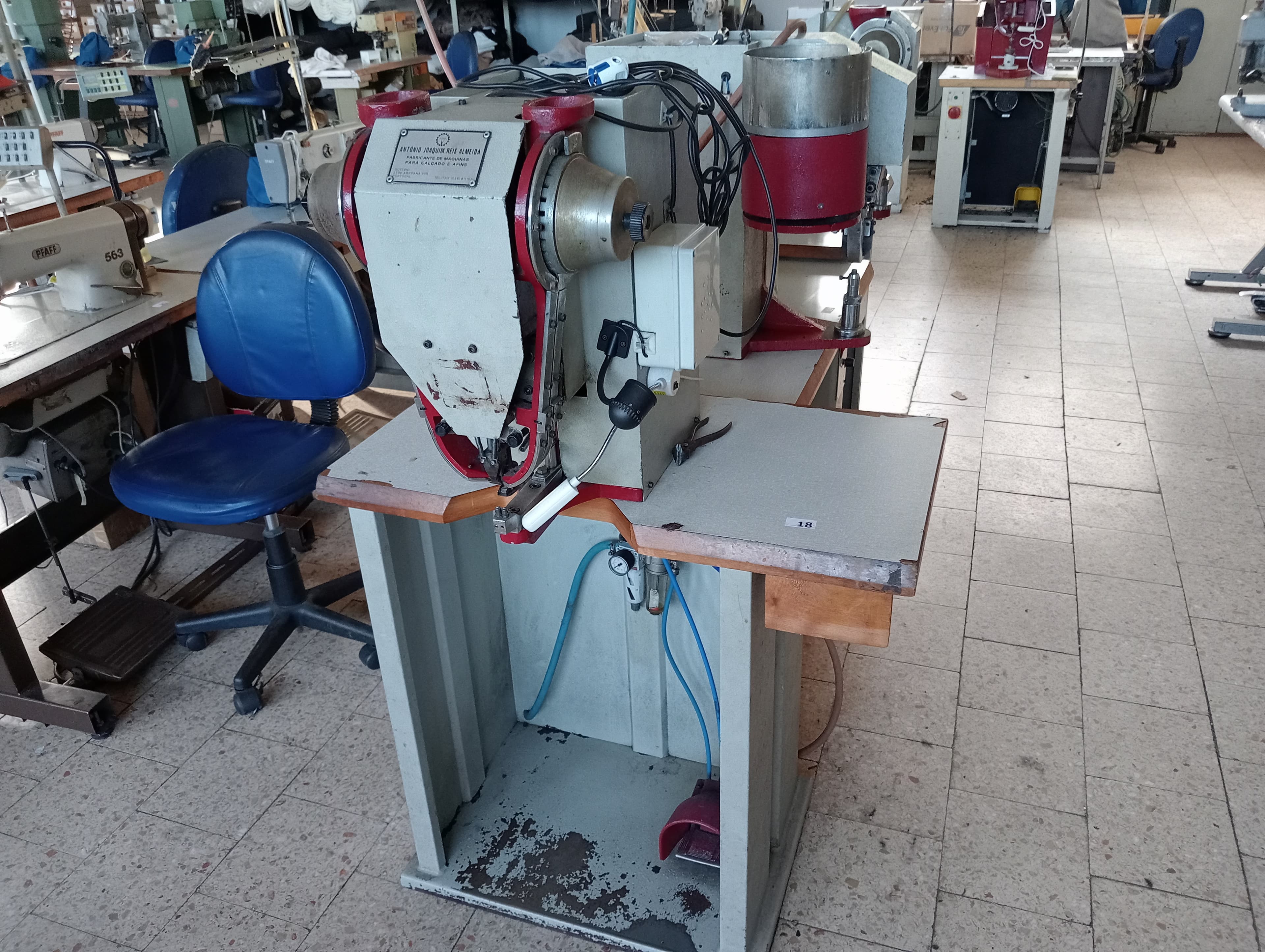 Máquina de ilhoses