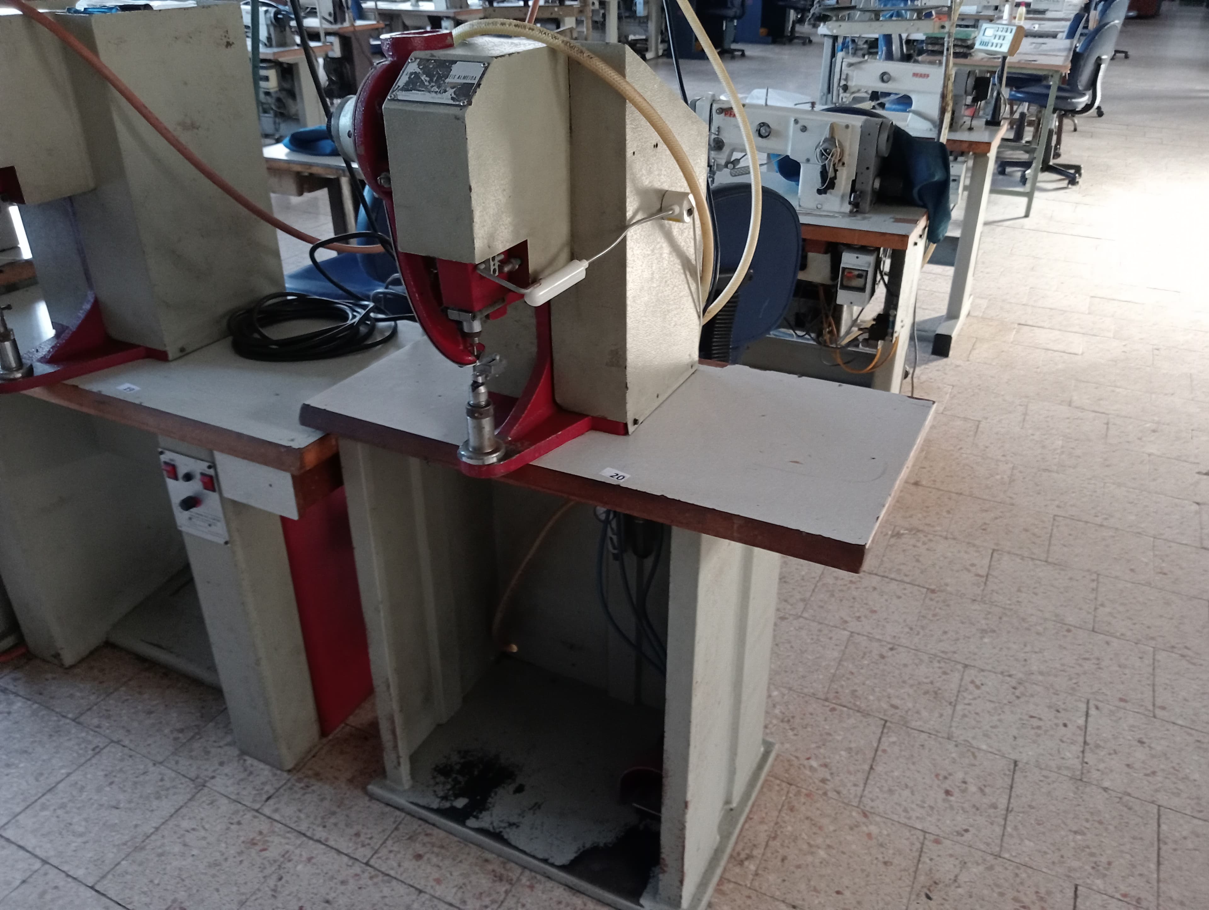 Máquina de ilhoses
