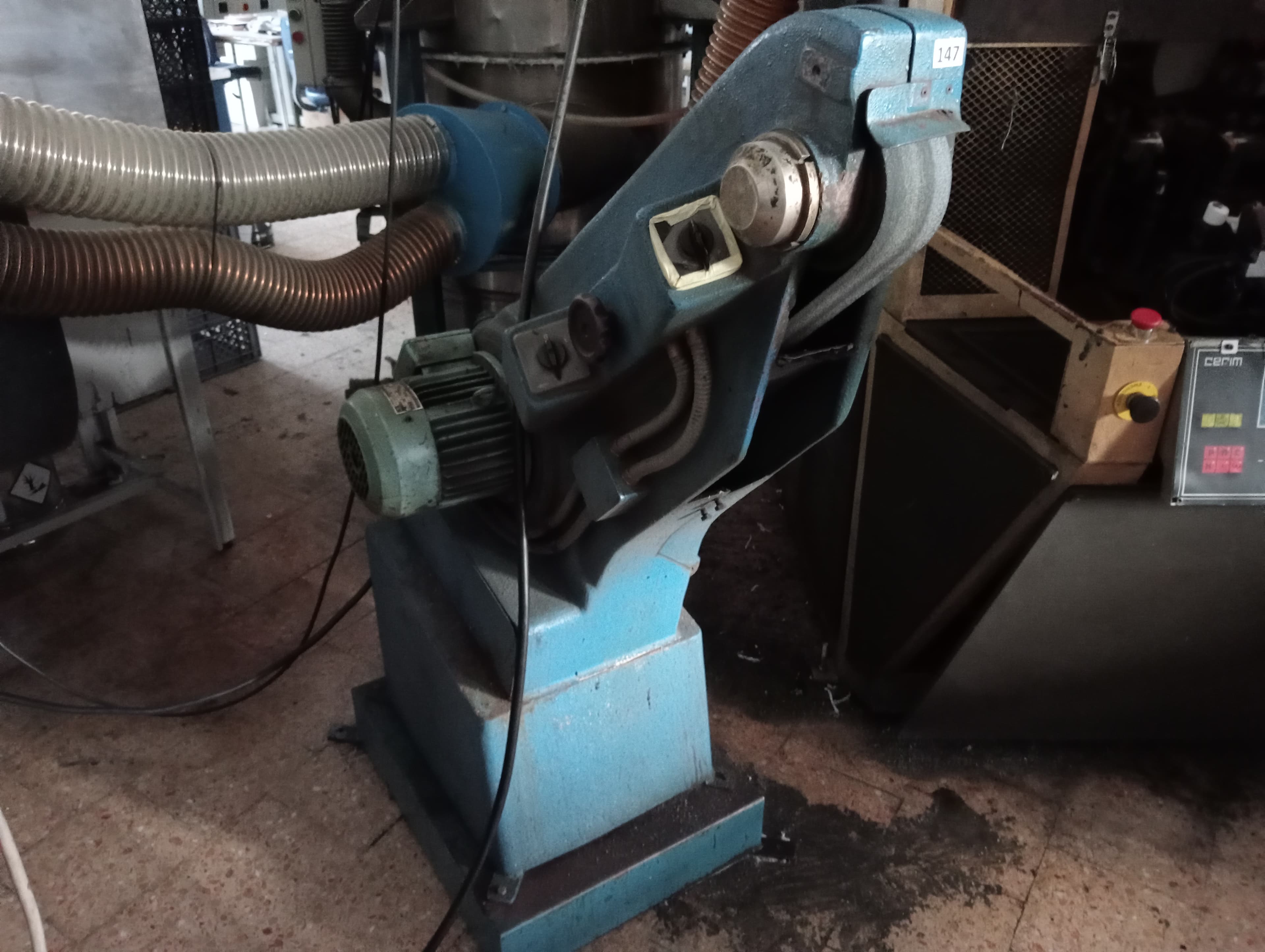 Máquina de lixar em patim